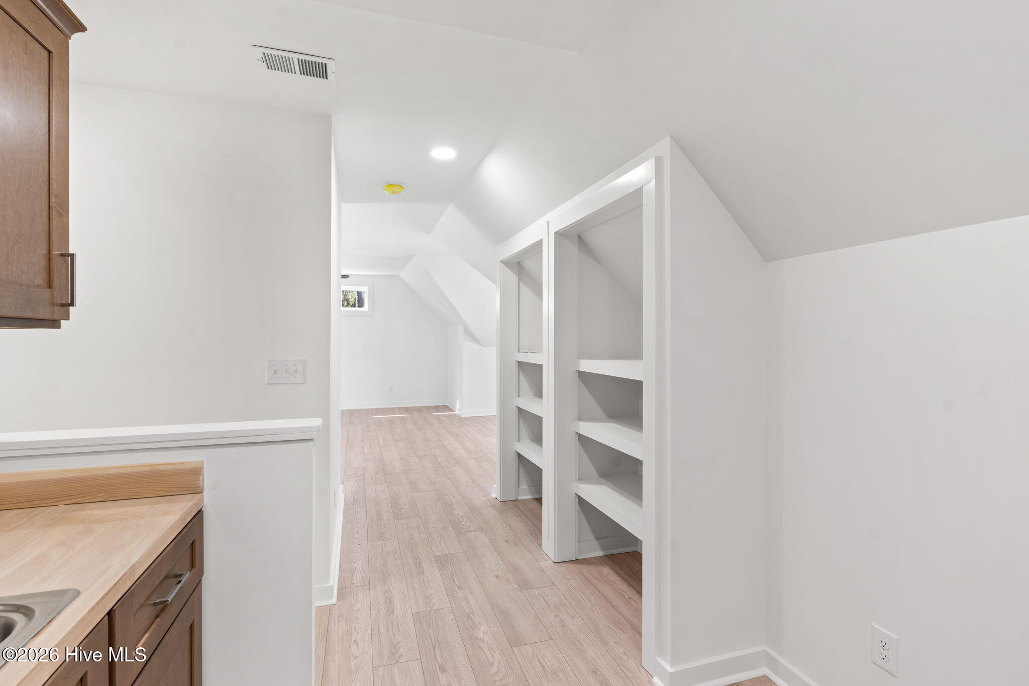 100559220 | Photo 42