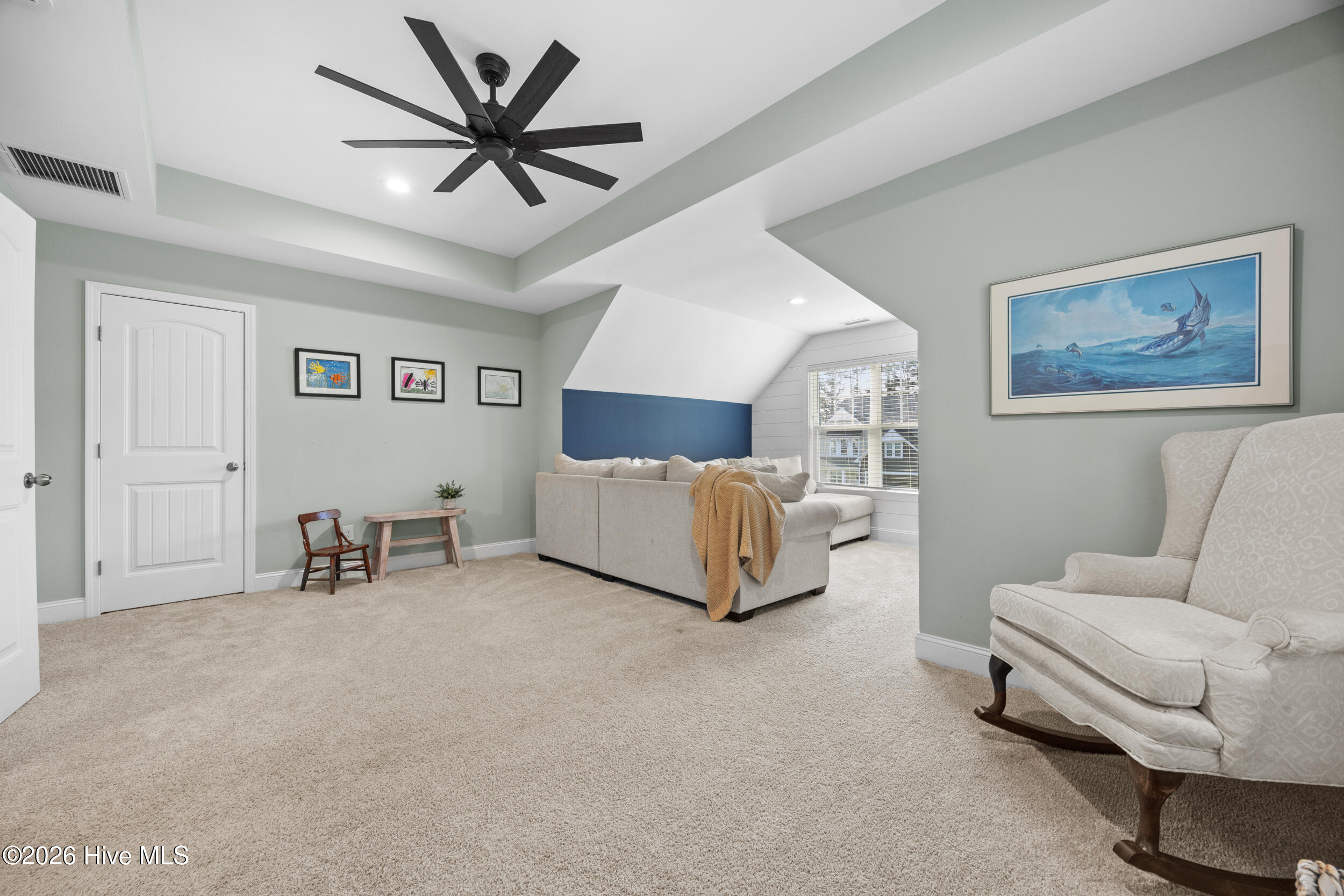 100566940 | Photo 37