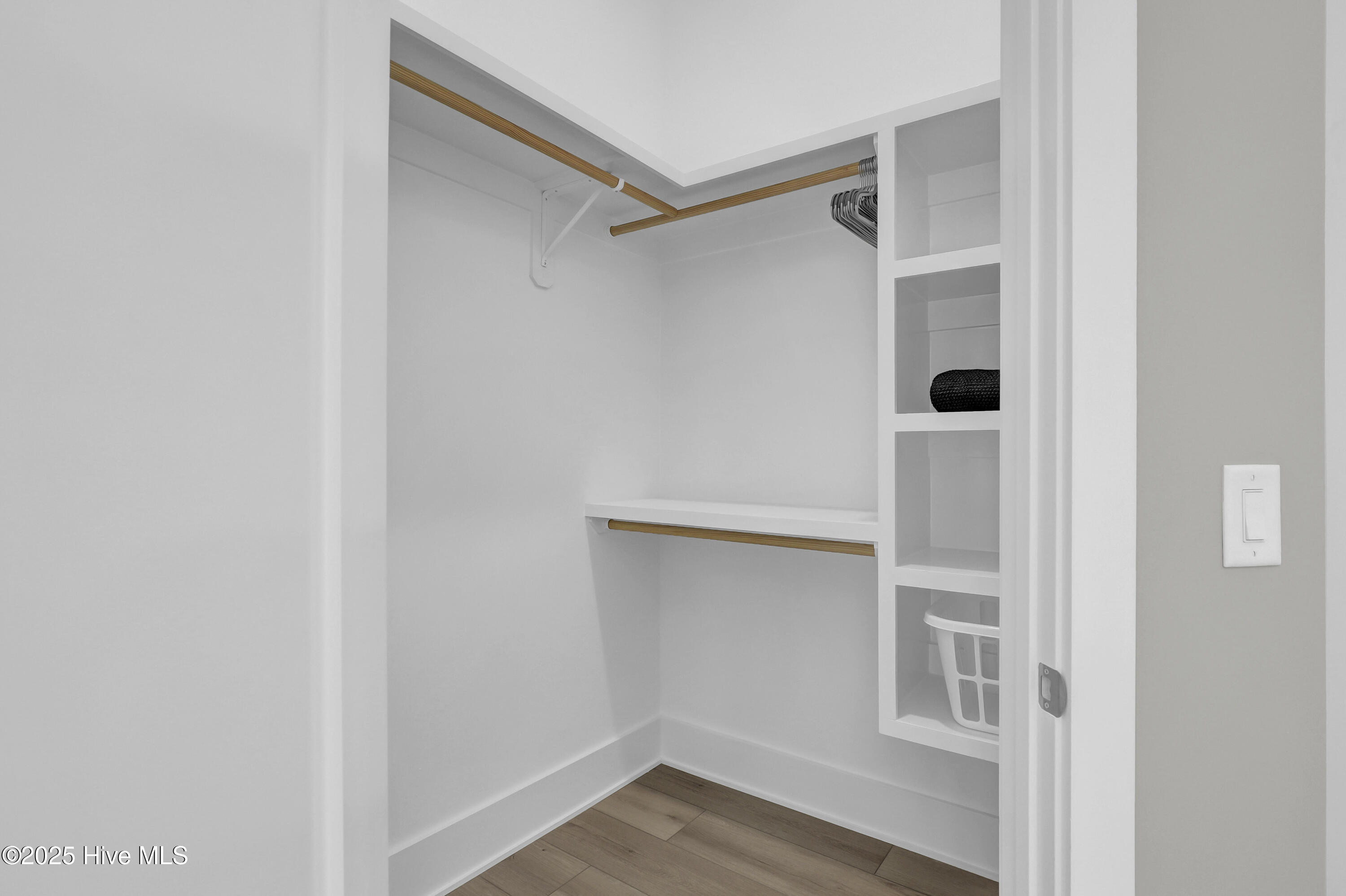 100555615 | Photo 40