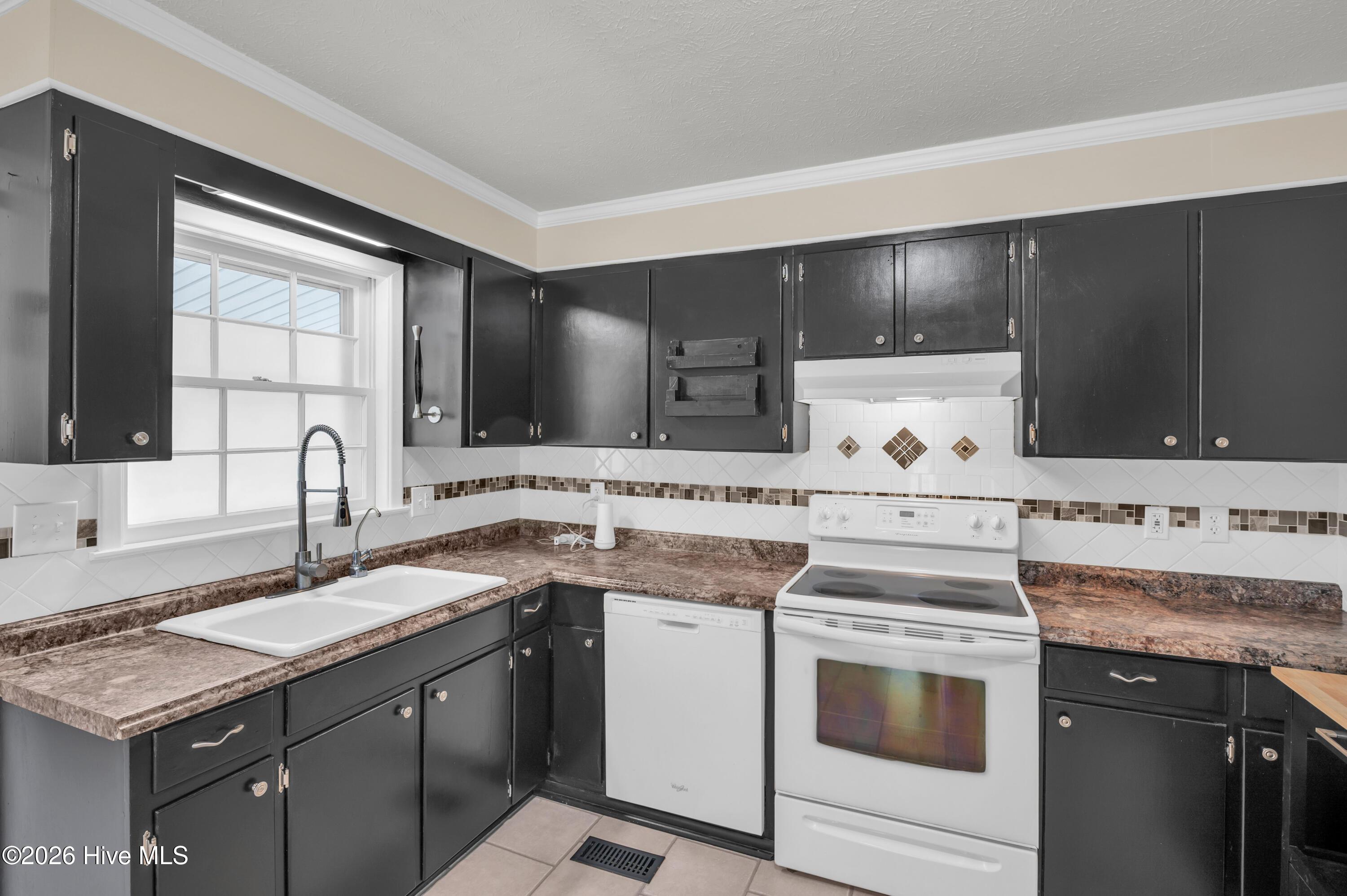 100547625 | Photo 11