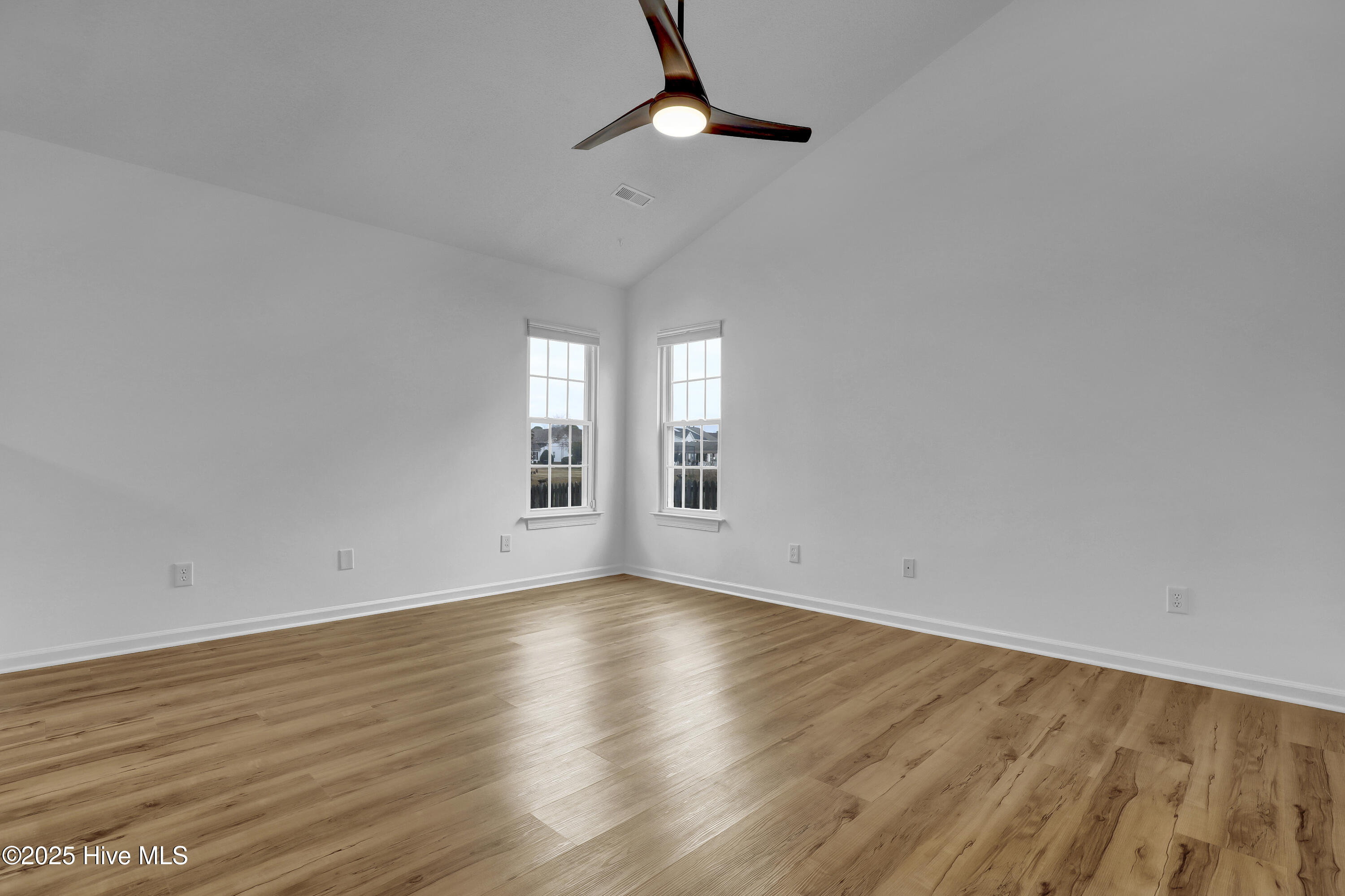 100544168 | Photo 14