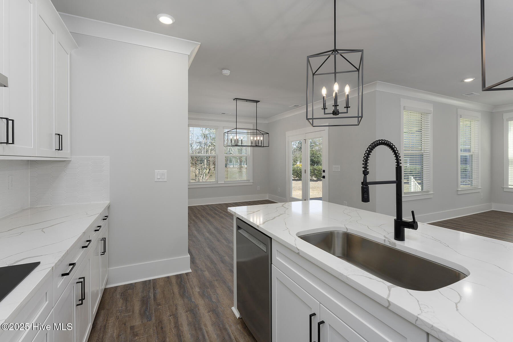 100506464 | Photo 13