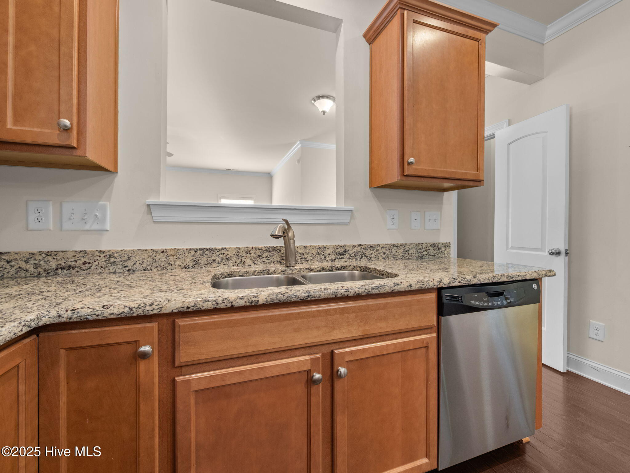 100545403 | Photo 16