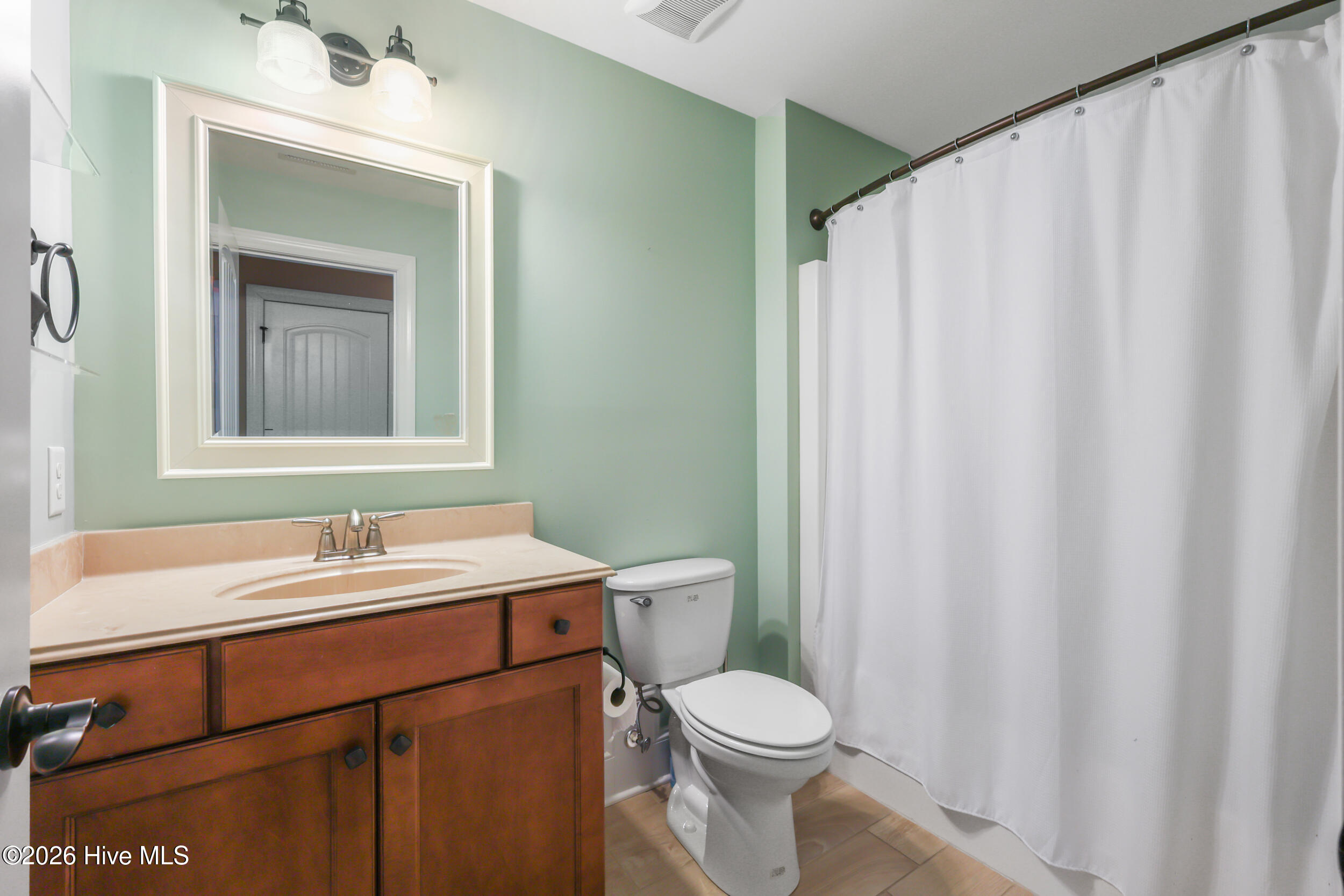 100554068 | Photo 42