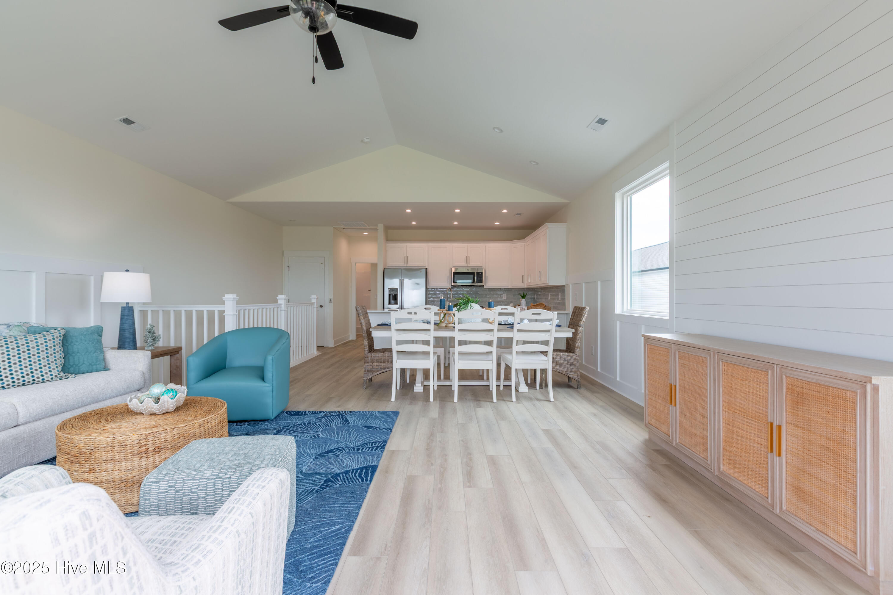 100545924 | Photo 20