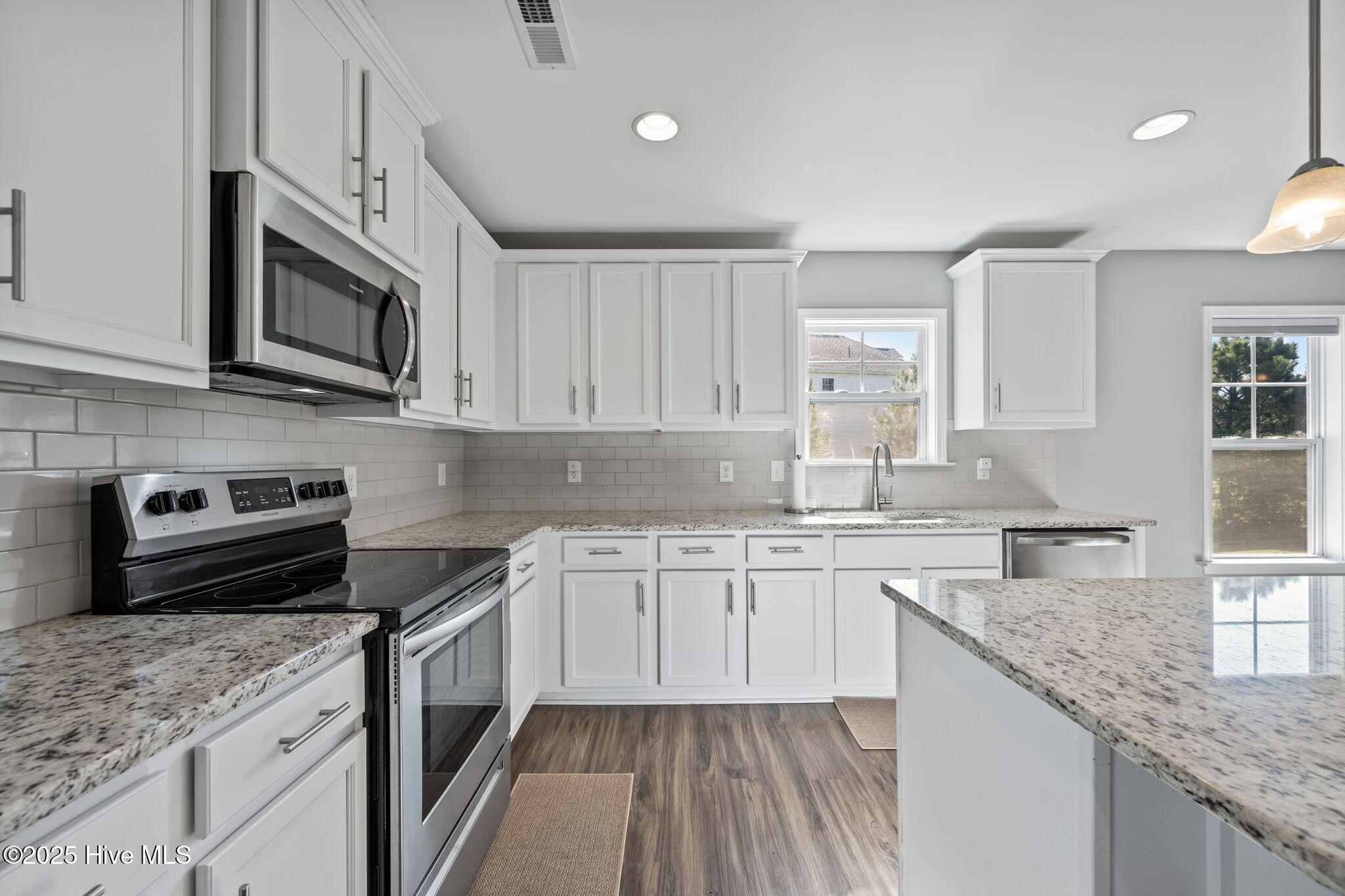 100536269 | Photo 16