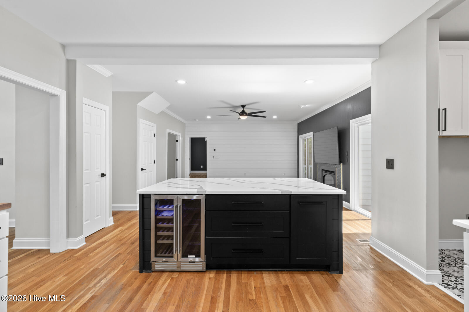 100569189 | Photo 21