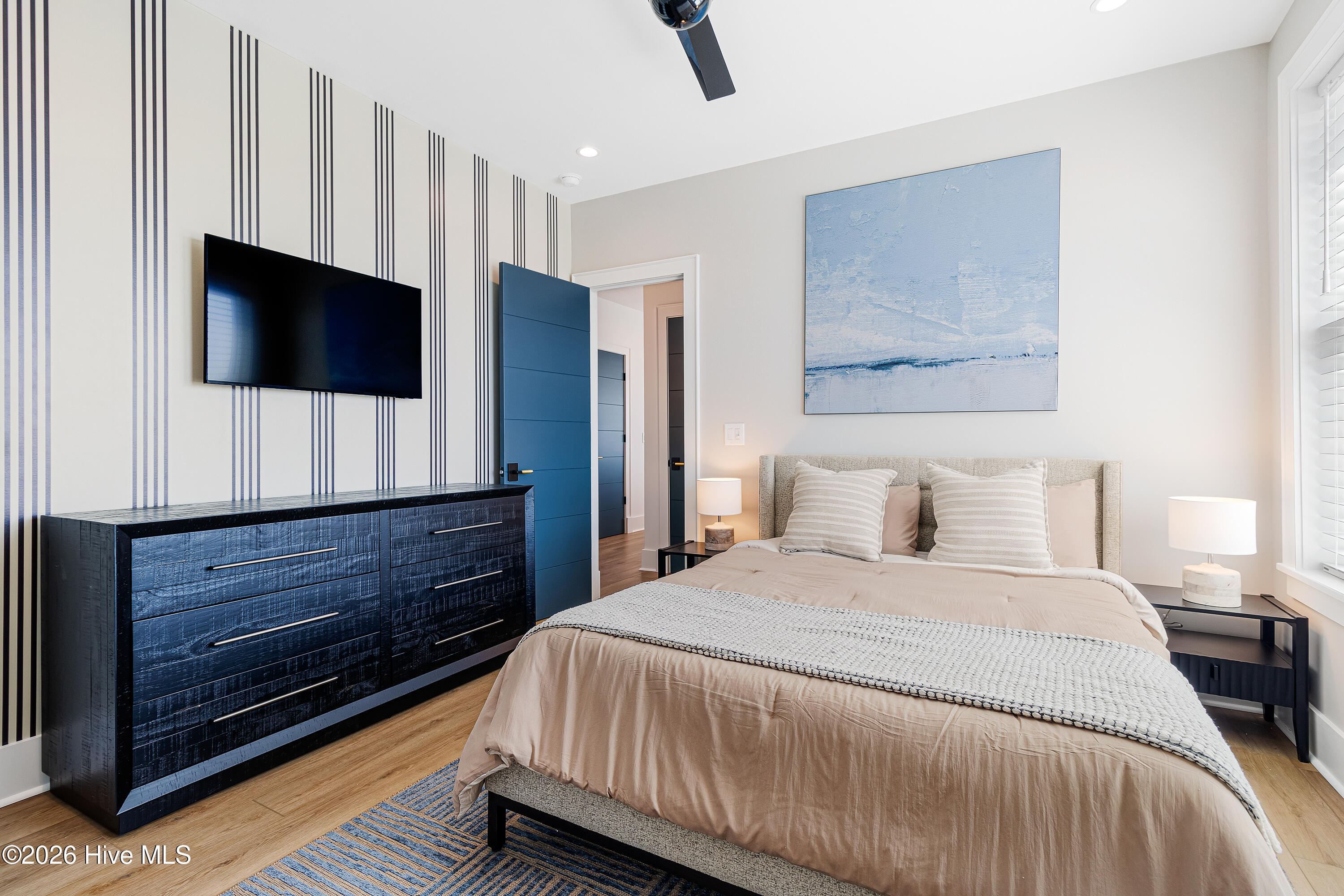 100567195 | Photo 33