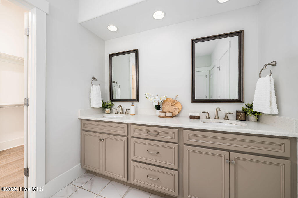 100551056 | Photo 38