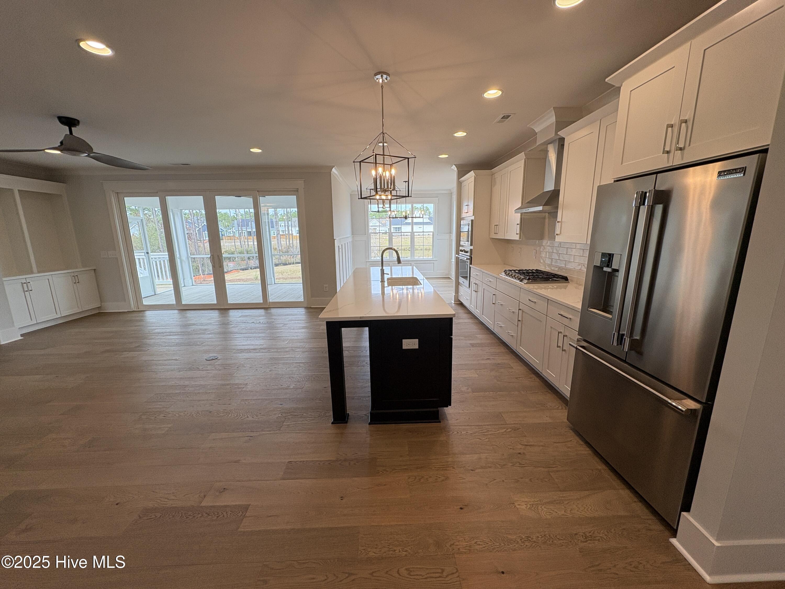 100521777 | Photo 30