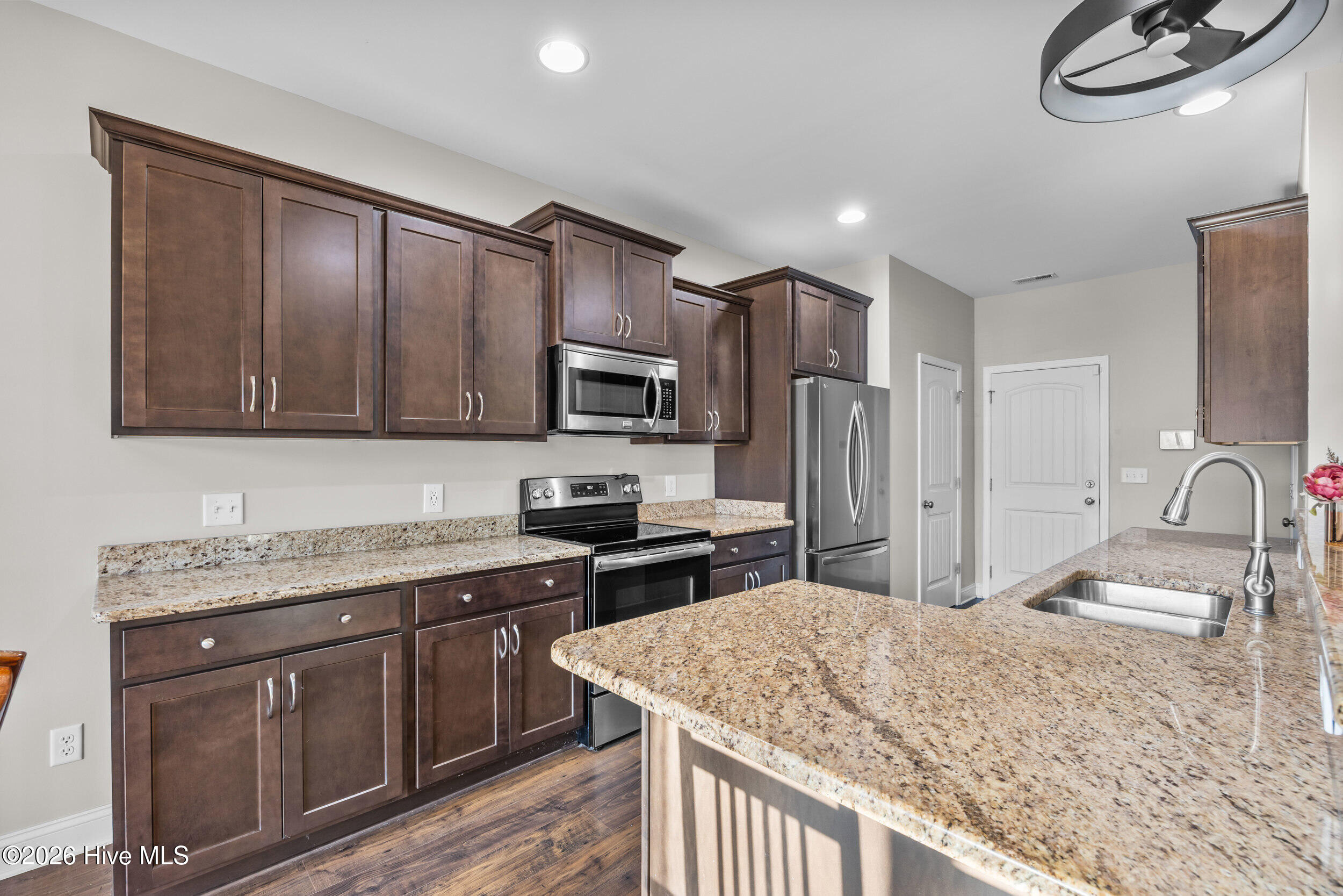 100550084 | Photo 10