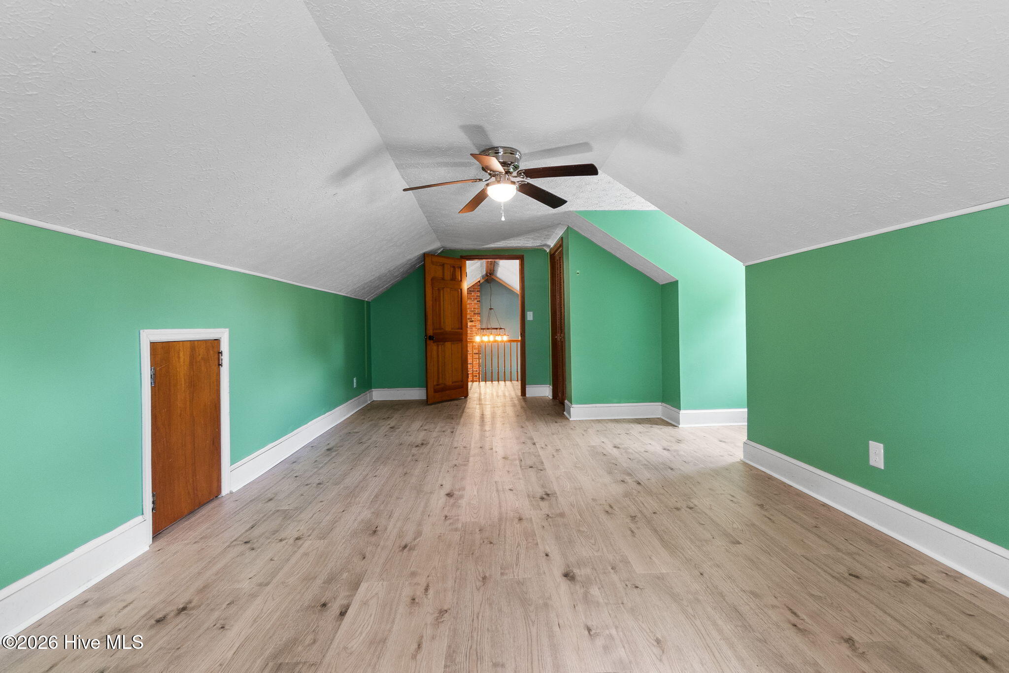 100560664 | Photo 33