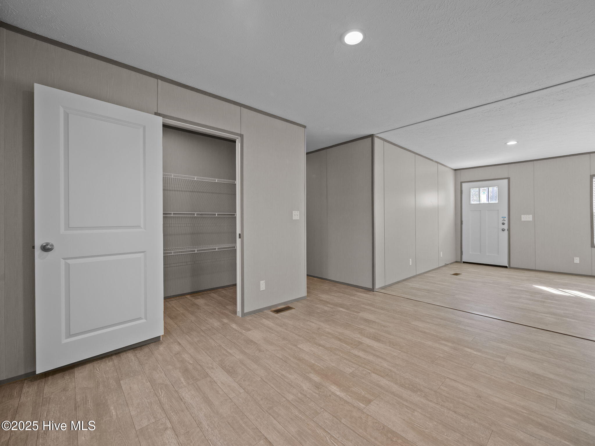 100541936 | Photo 38