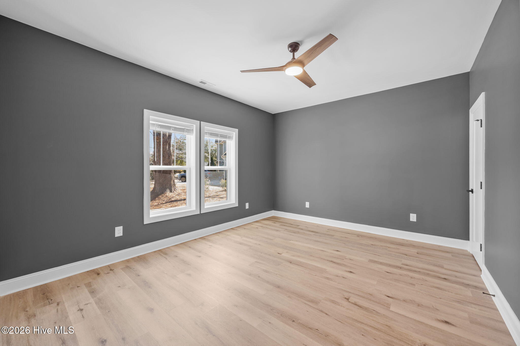 100569181 | Photo 25