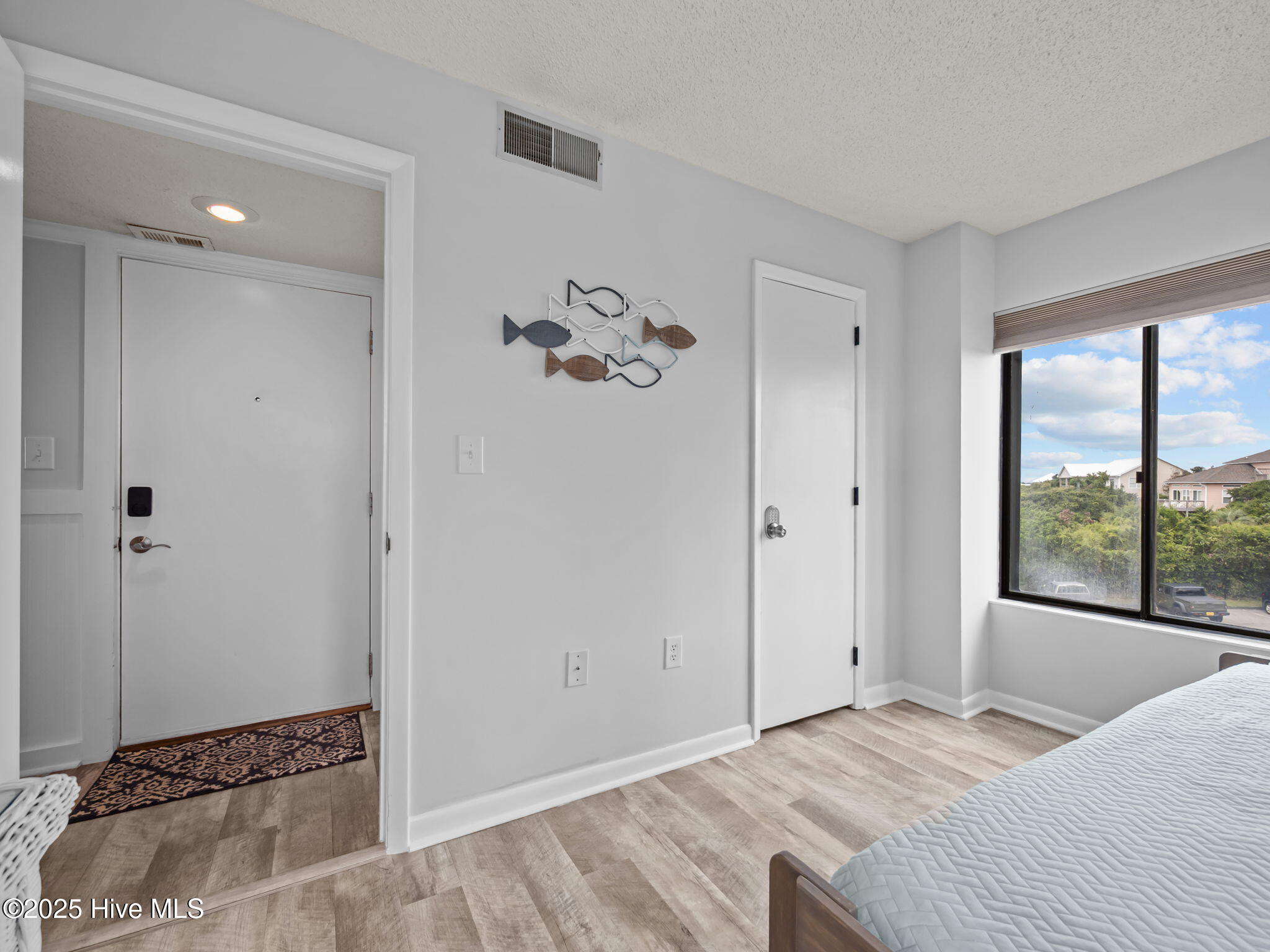 100520425 | Photo 26