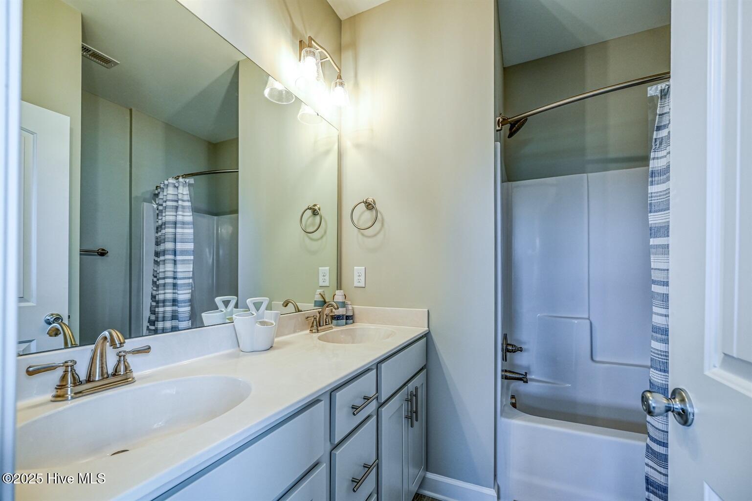 100521867 | Photo 29