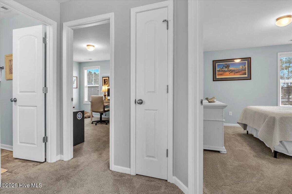 100558100 | Photo 28