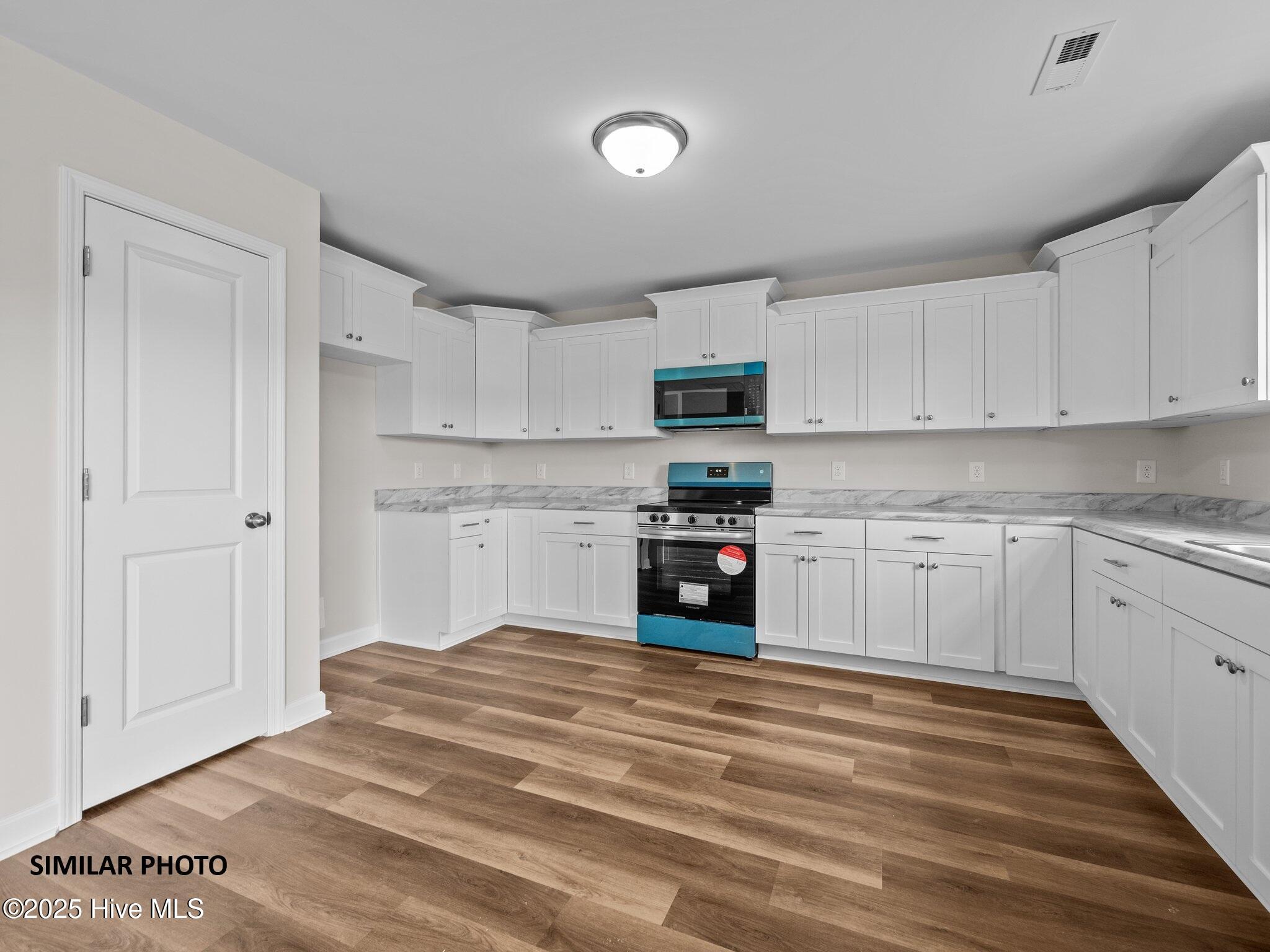 100519589 | Photo 15