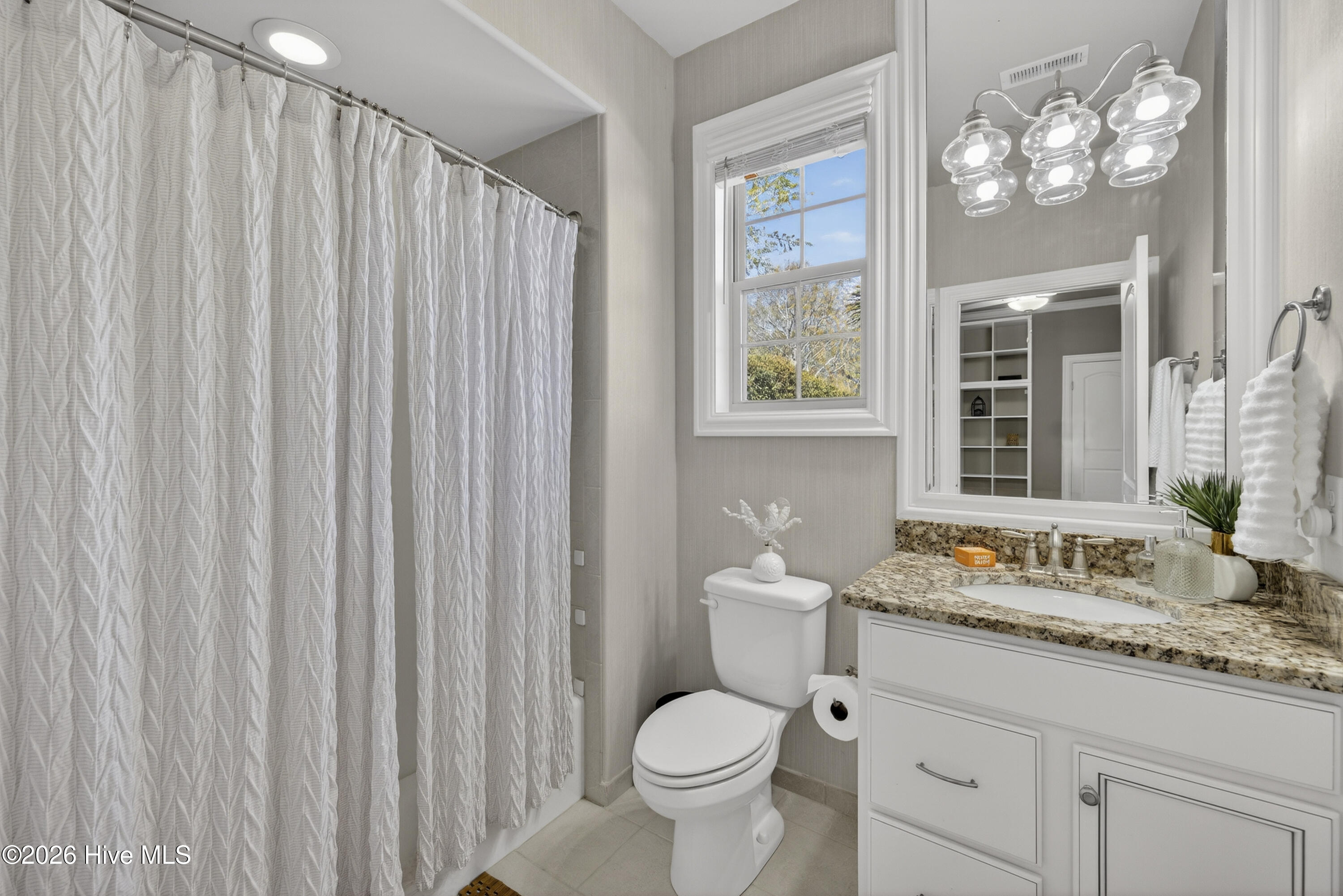 100562254 | Photo 35