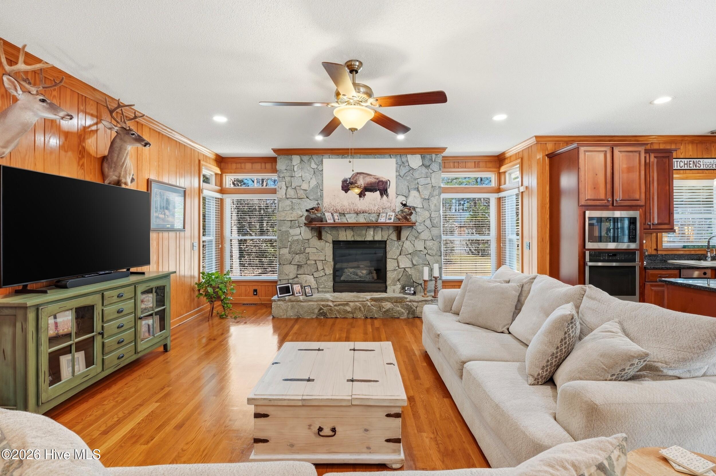 100557238 | Photo 18