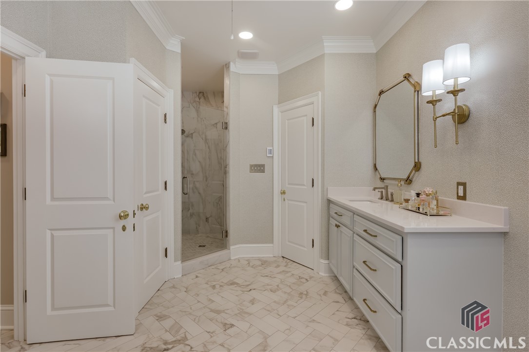 577 Cloverhurst Avenue W