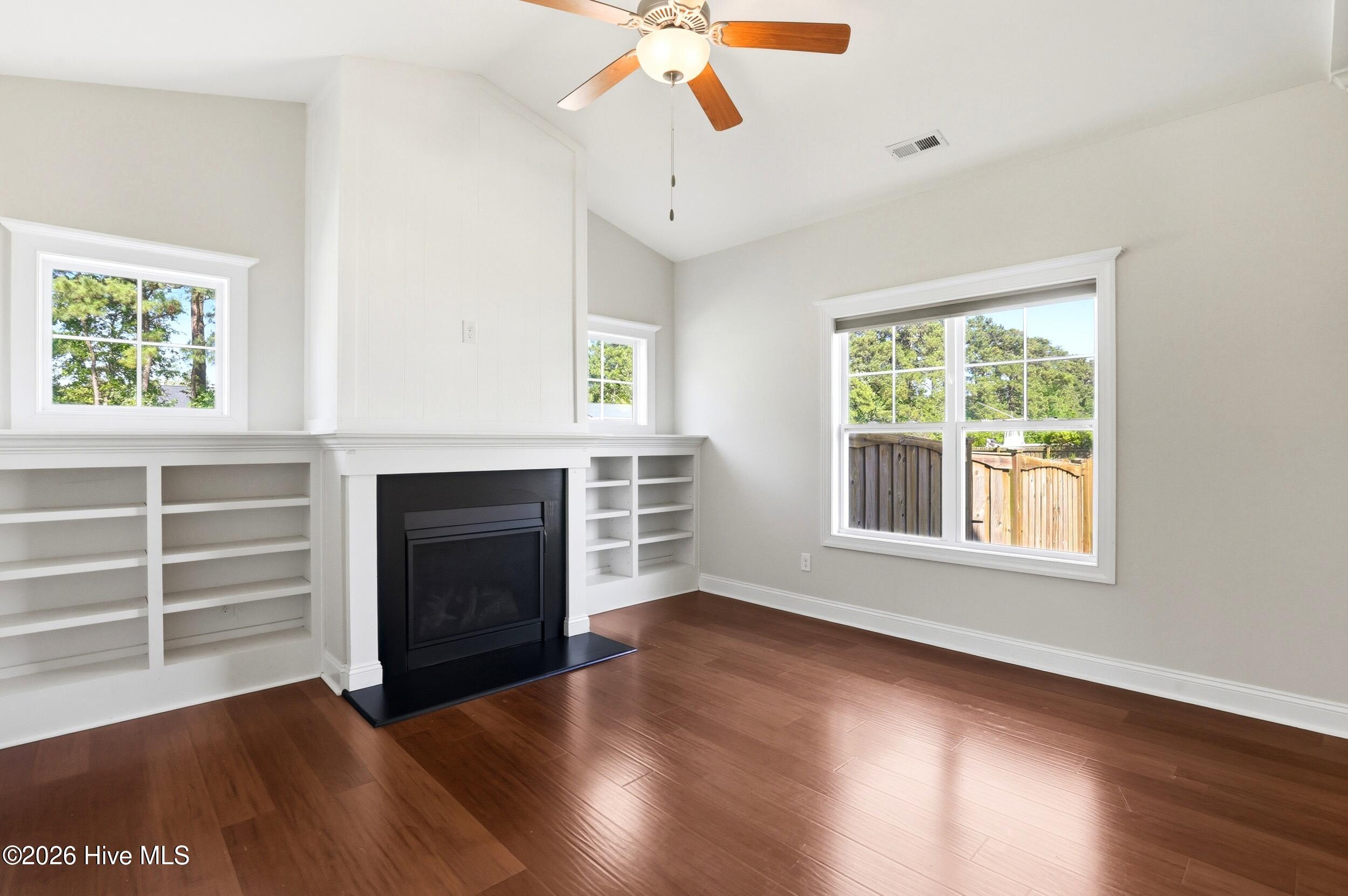 100569352 | Photo 18