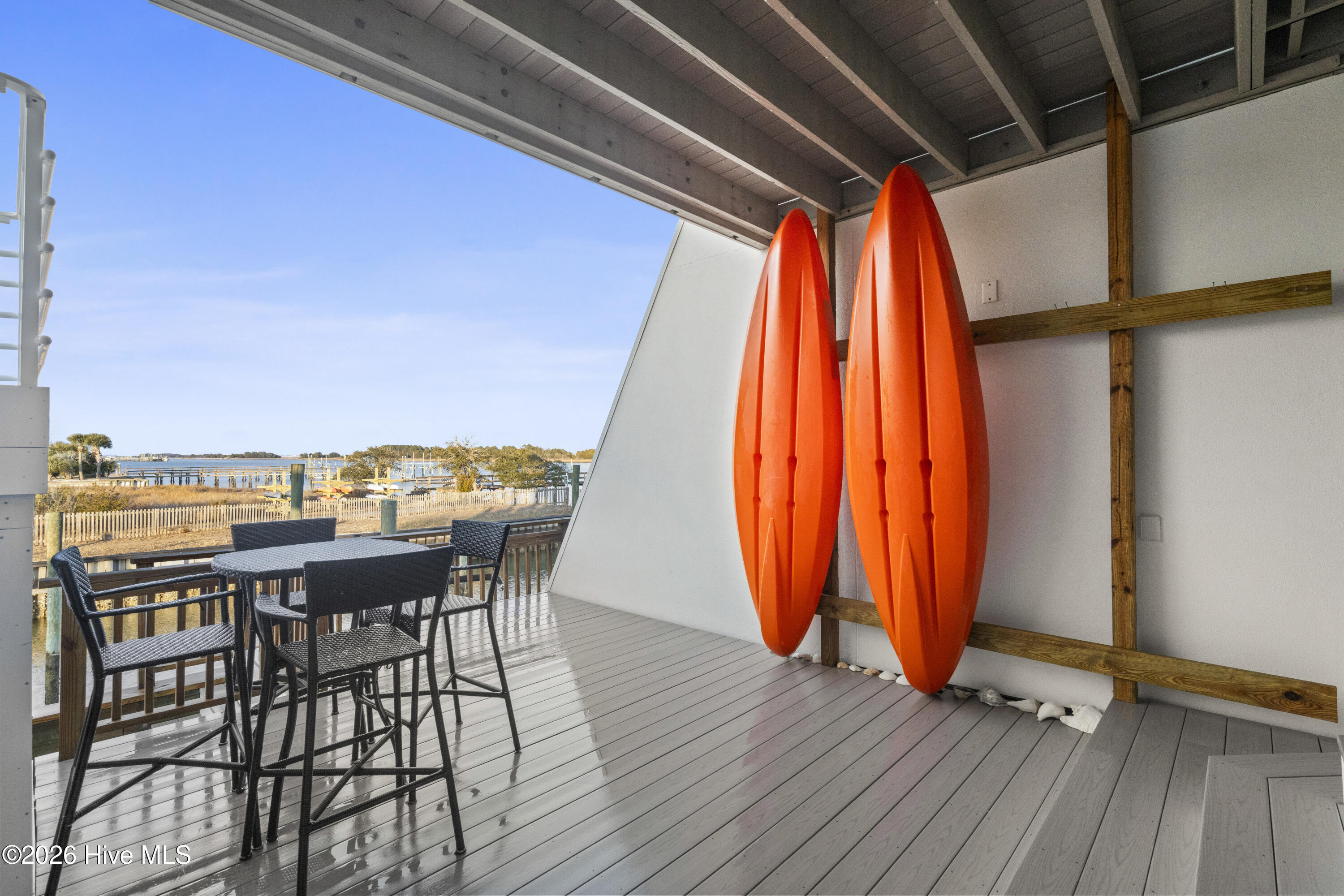 100553448 | Photo 51