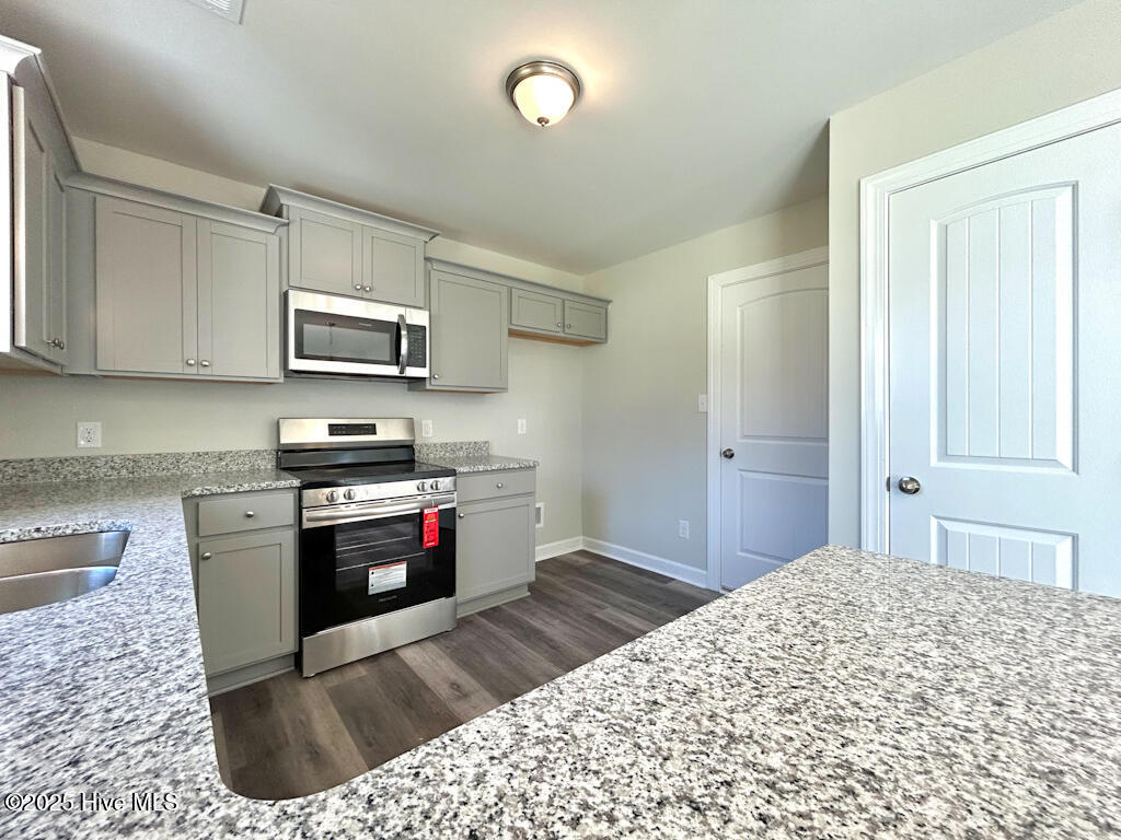 100522235 | Photo 25