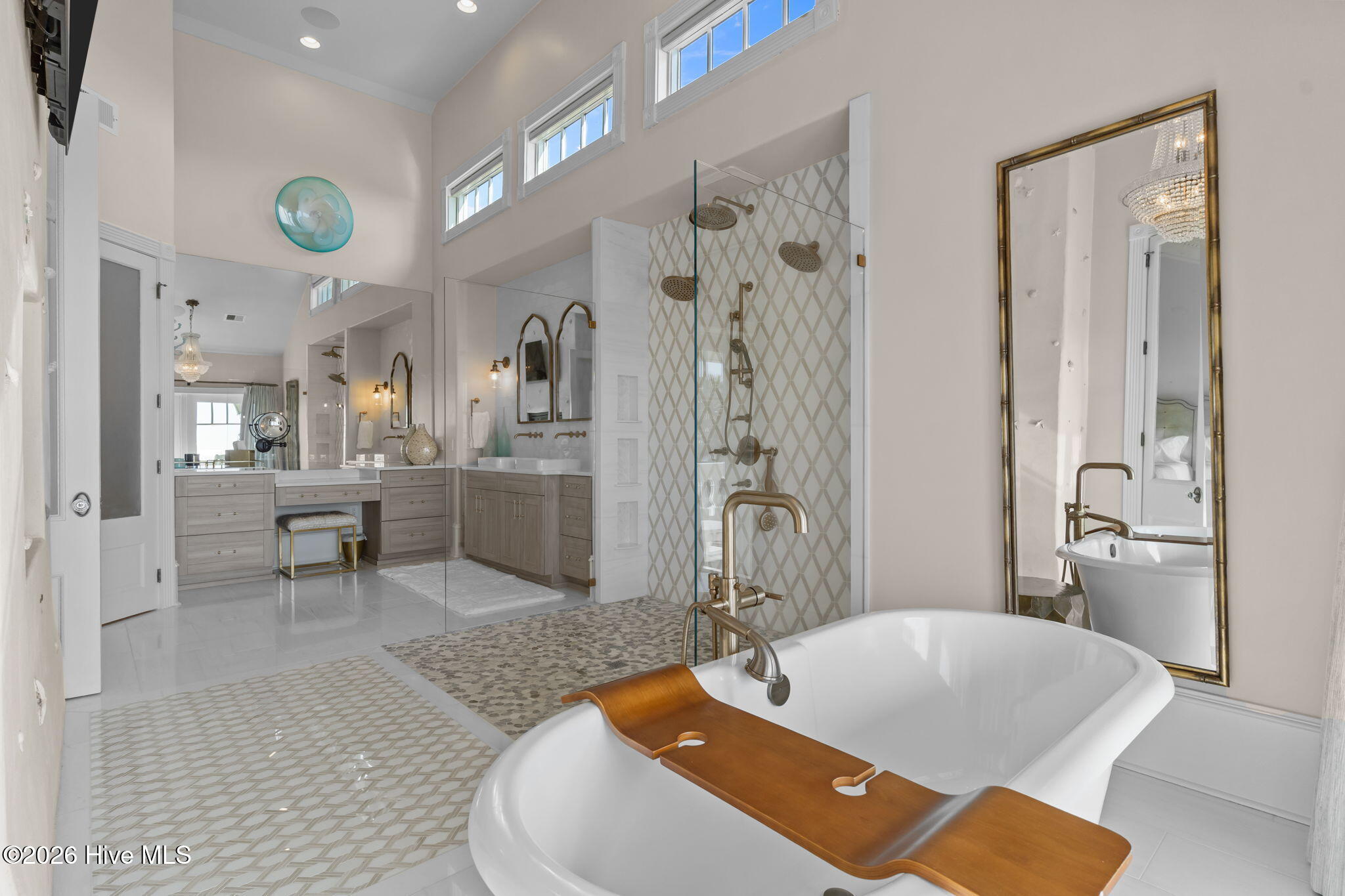 100552689 | Photo 57