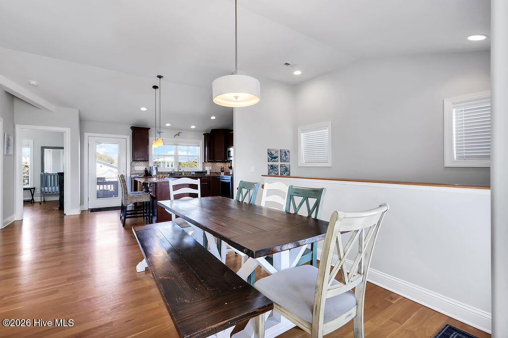 100565368 | Photo 16