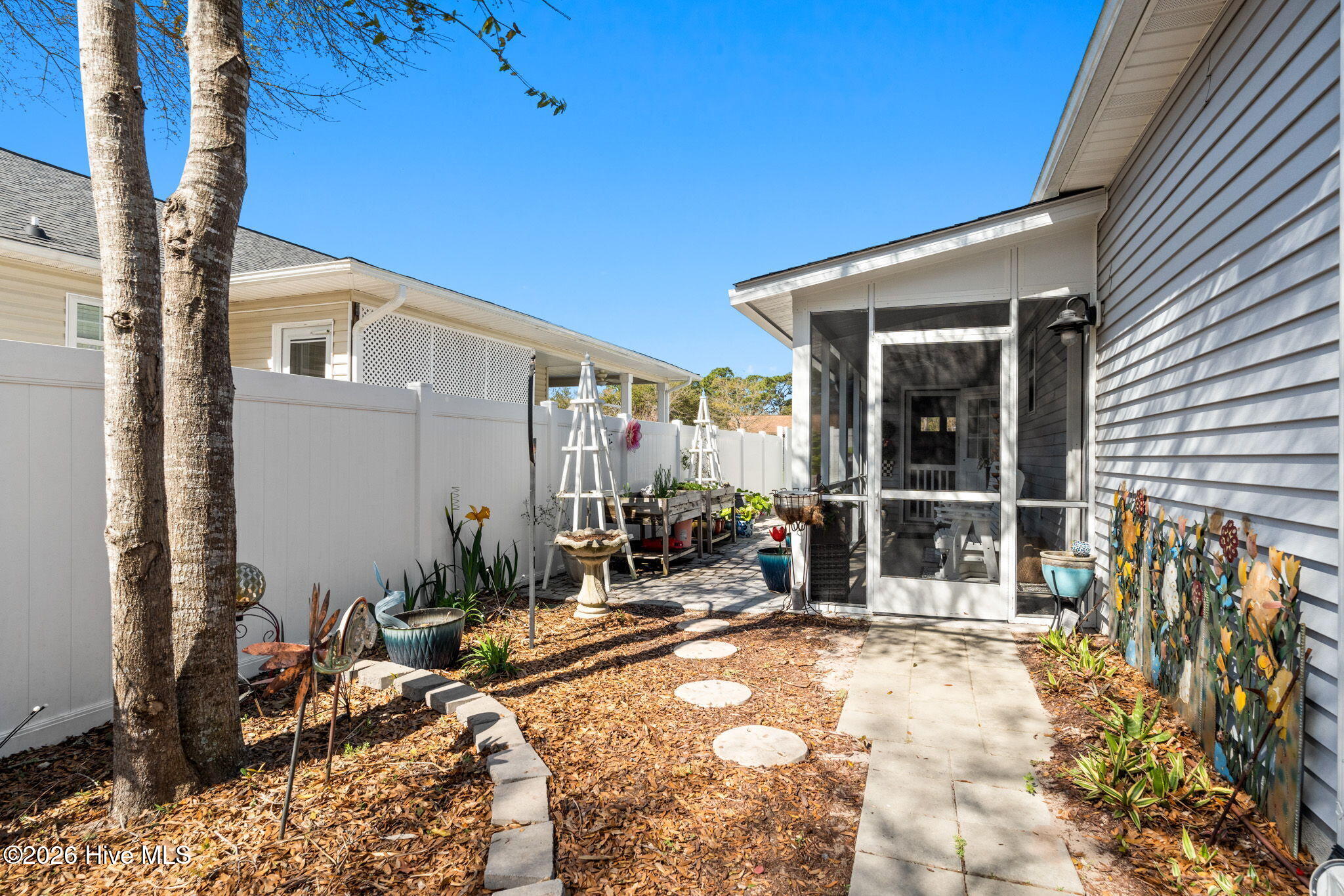 100564340 | Photo 31