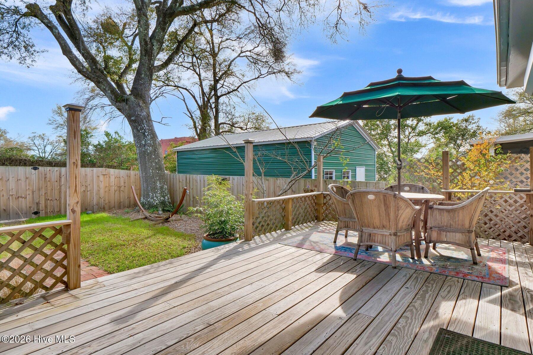 100561074 | Photo 22