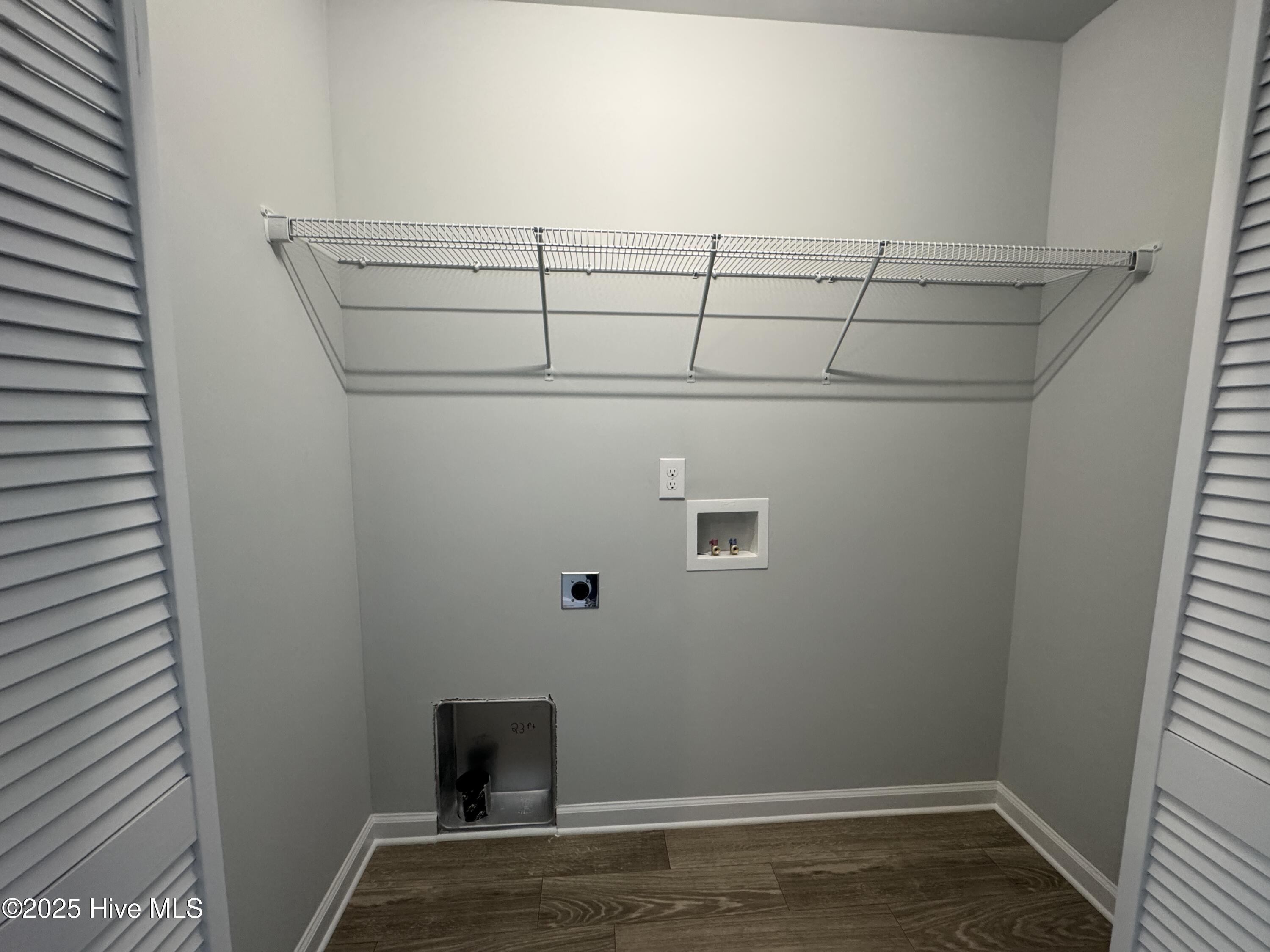 100533785 | Photo 12