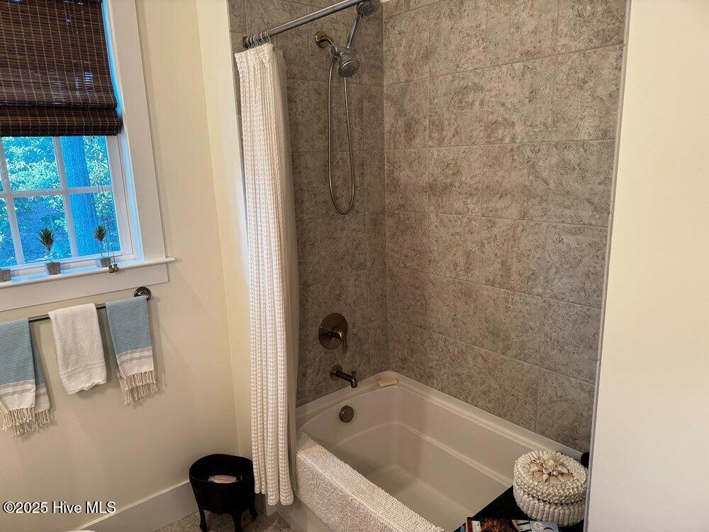 100536027 | Photo 23