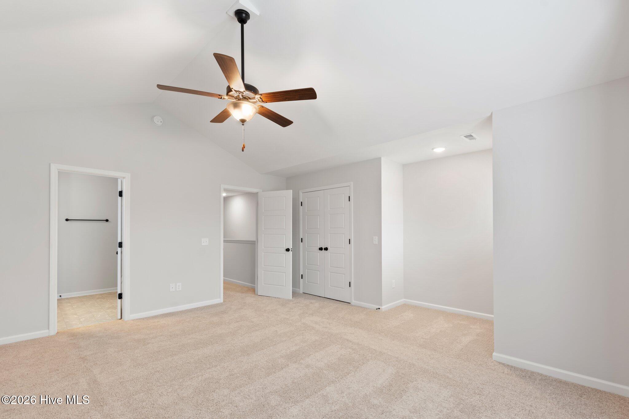 100570072 | Photo 13