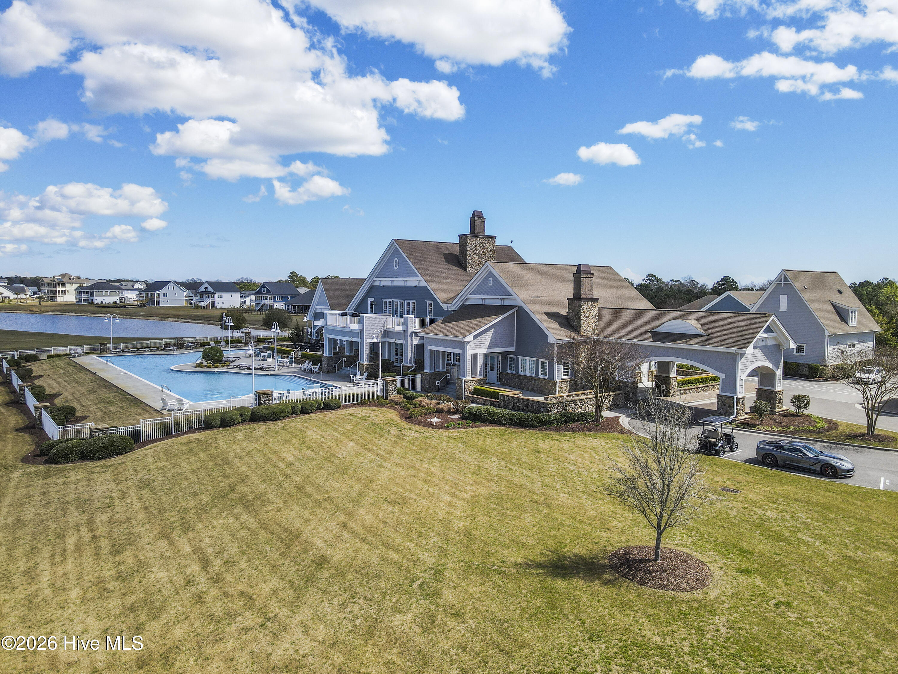 100568018 | Photo 65