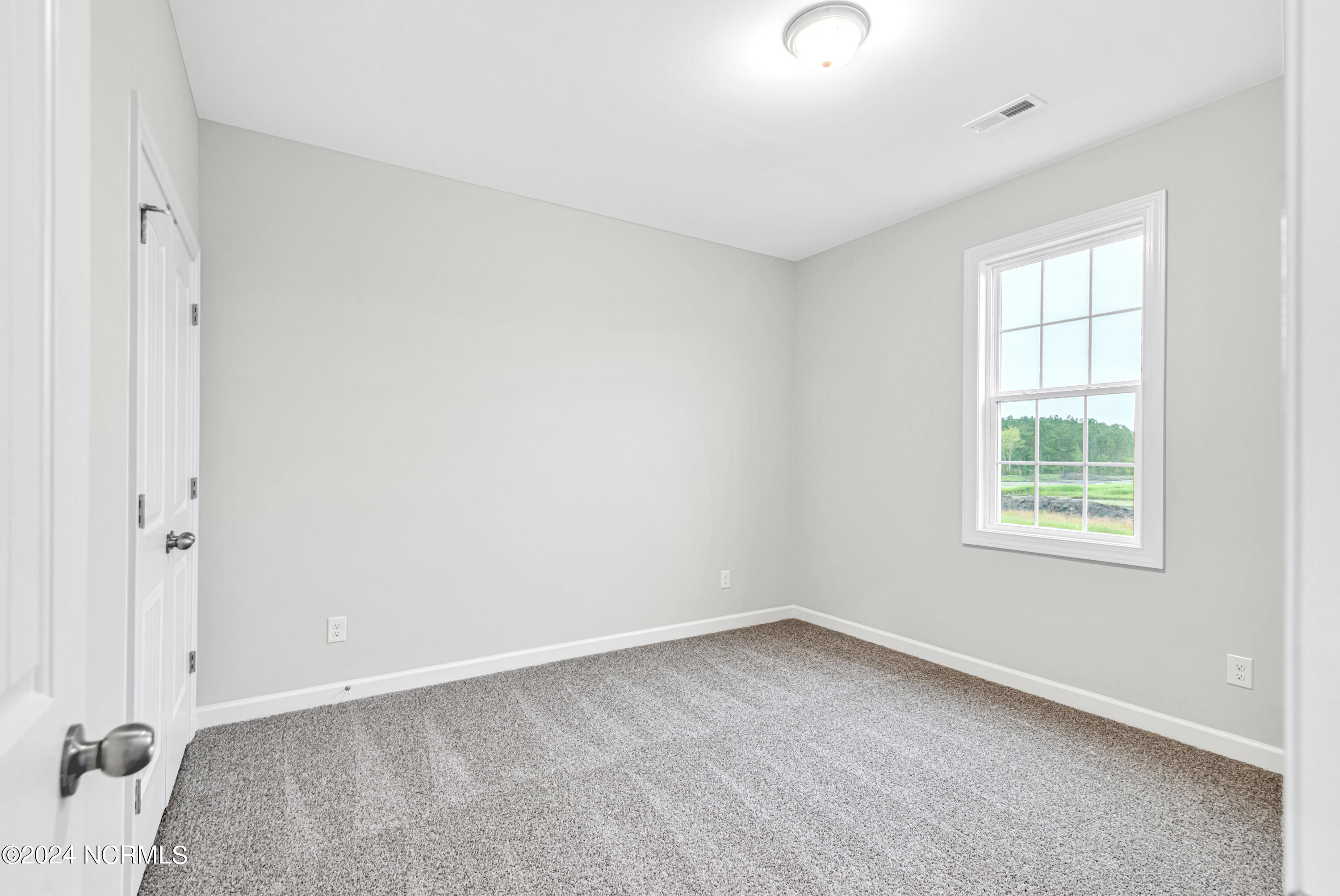 100563428 | Photo 43