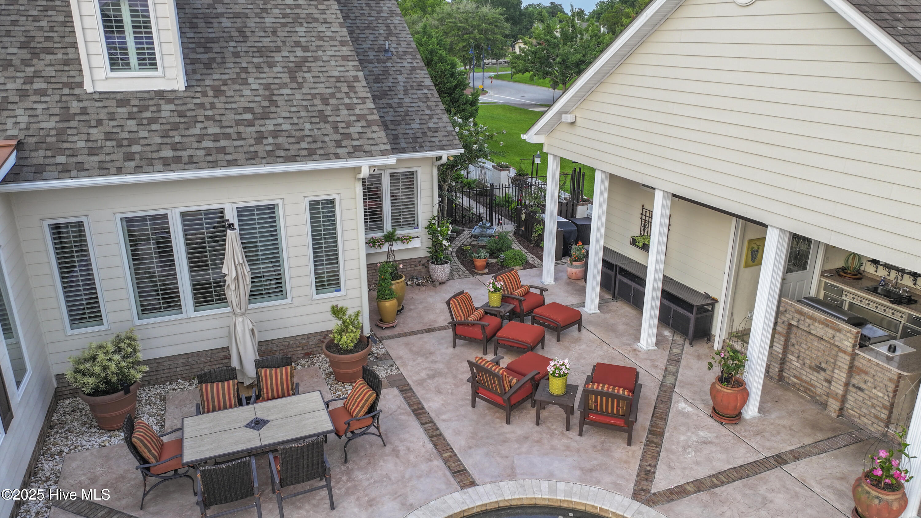 100515842 | Photo 23