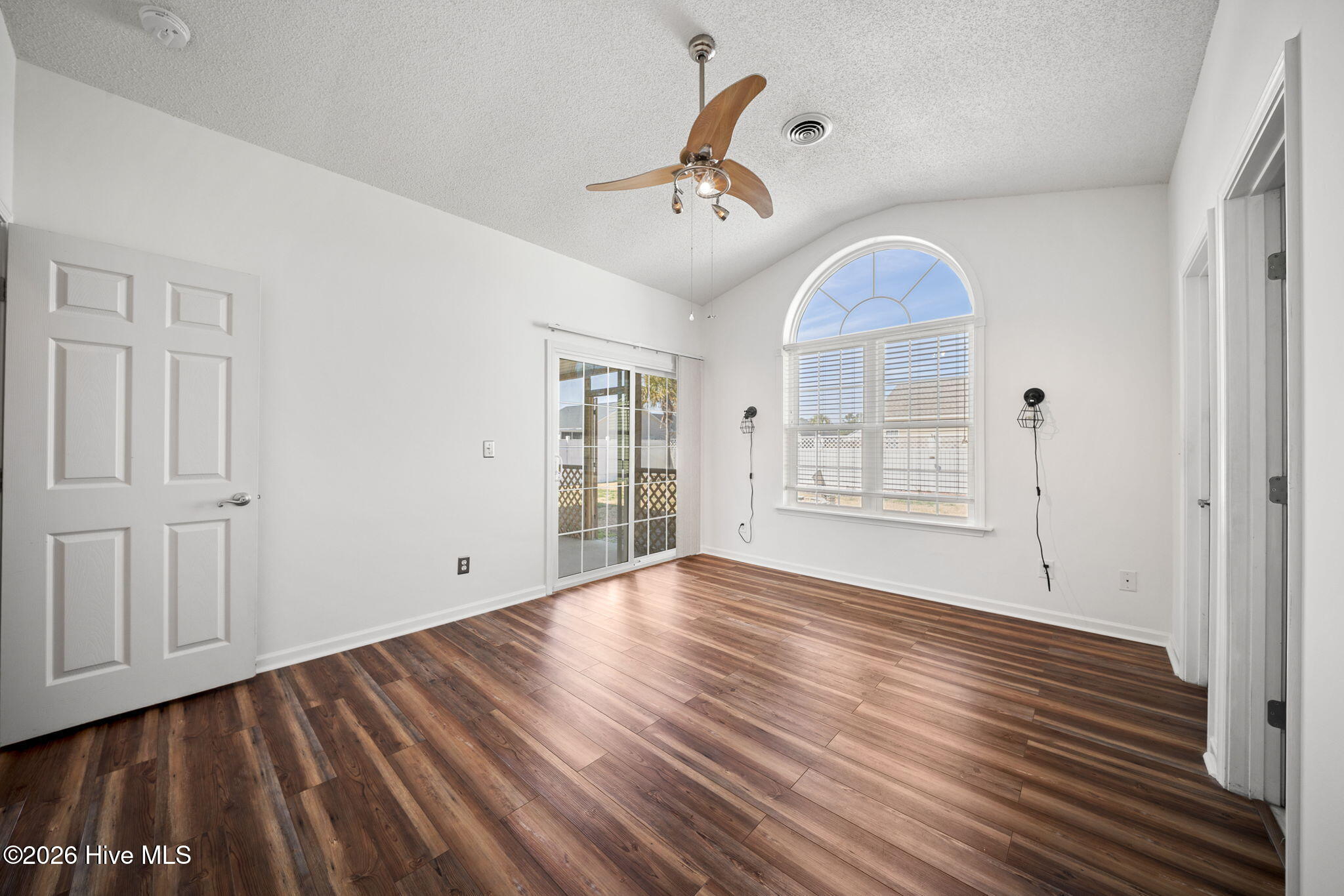 100556547 | Photo 26