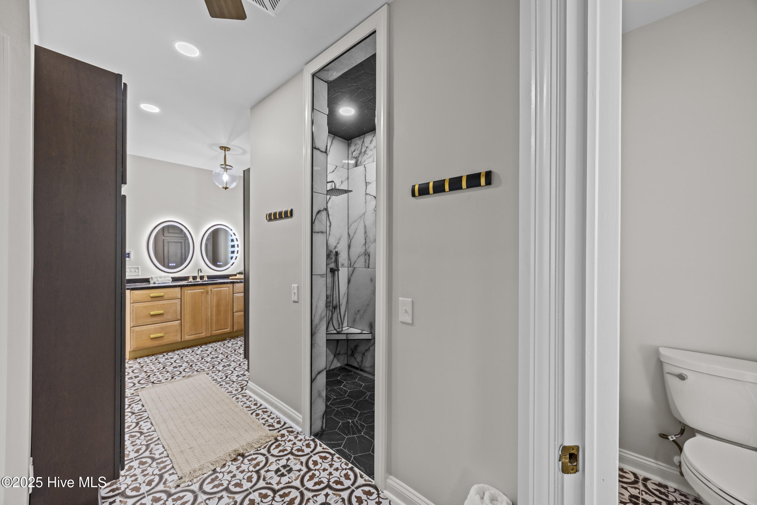 100519629 | Photo 35