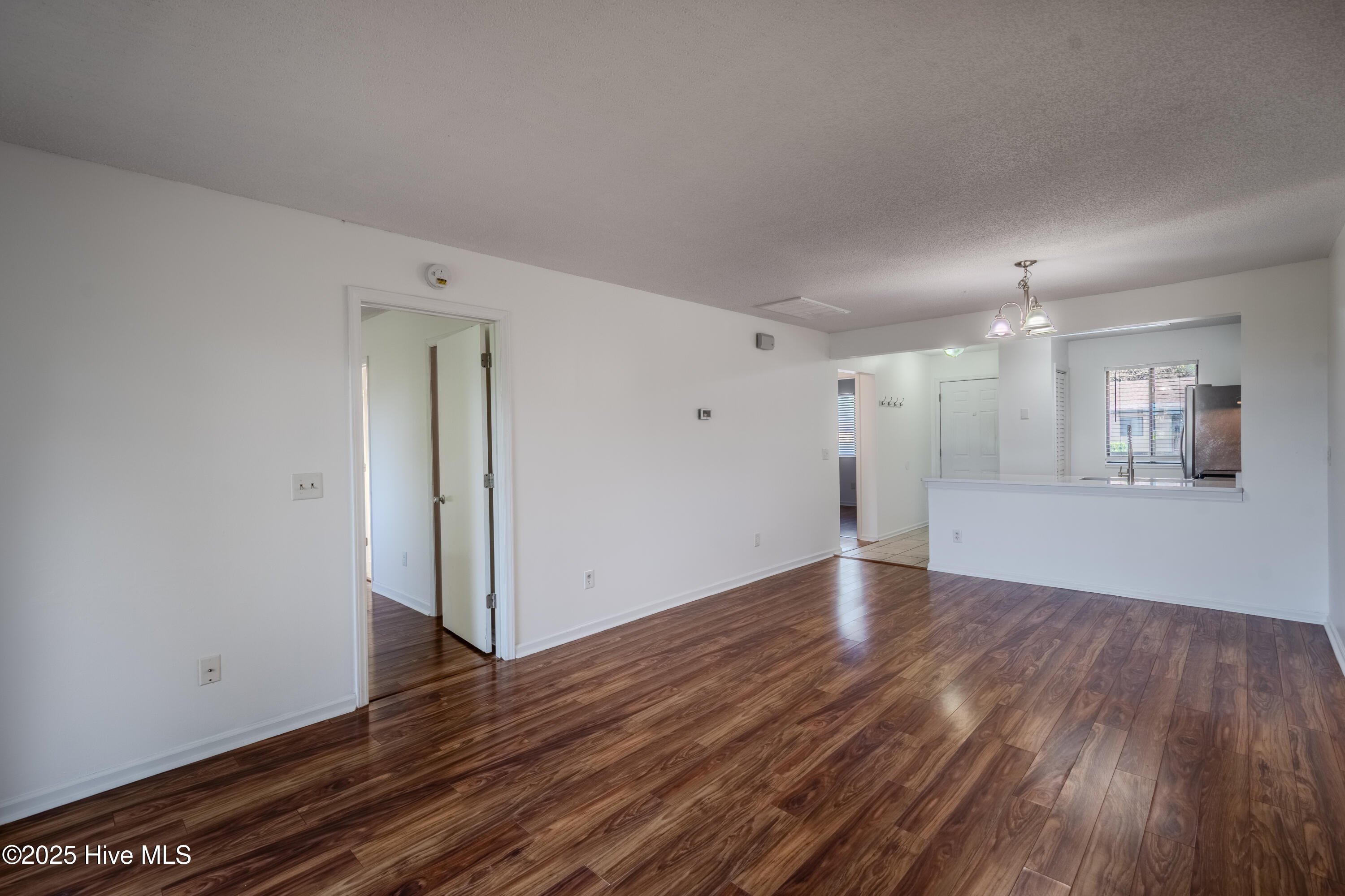 100534188 | Photo 14