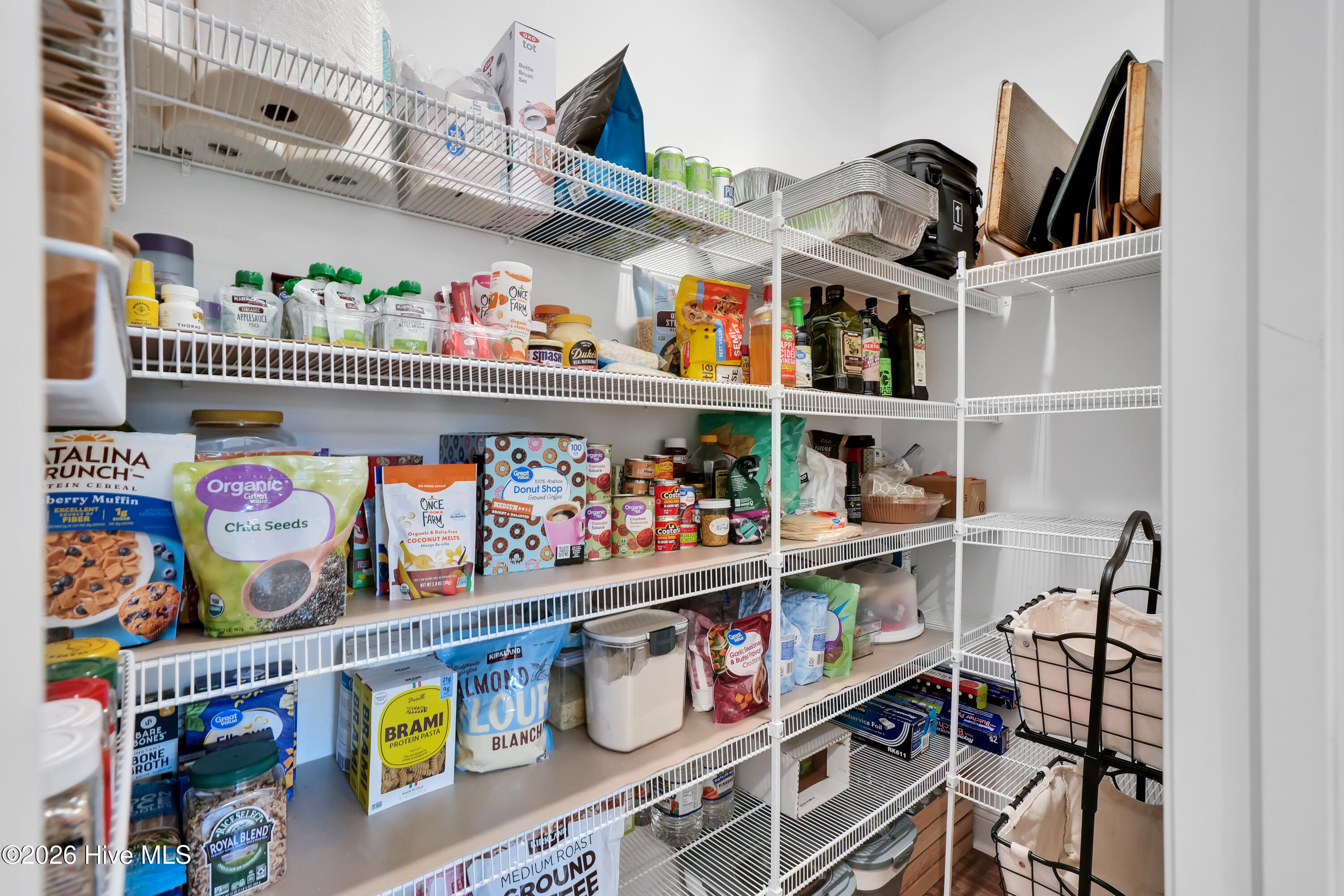 100570261 | Photo 13