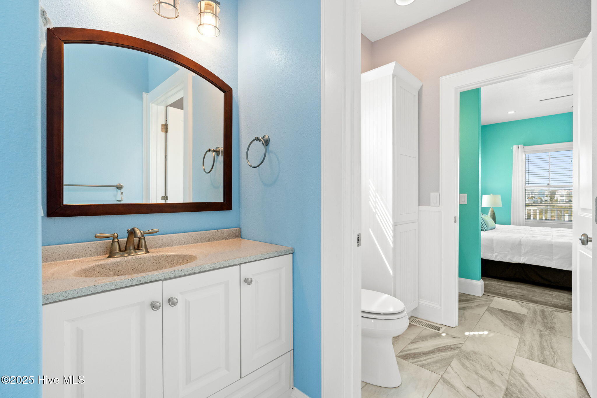 100495043 | Photo 25