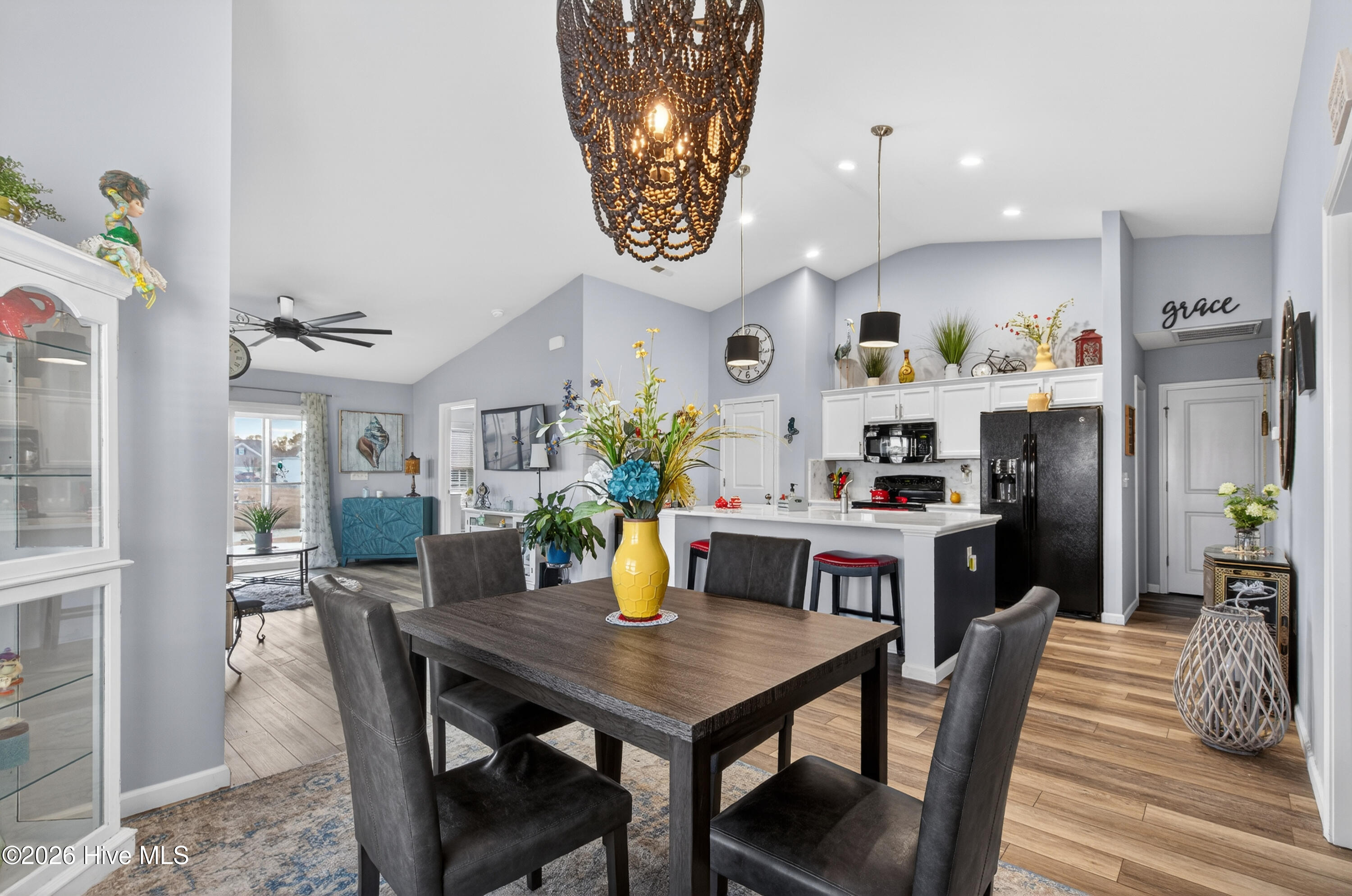 100557336 | Photo 21