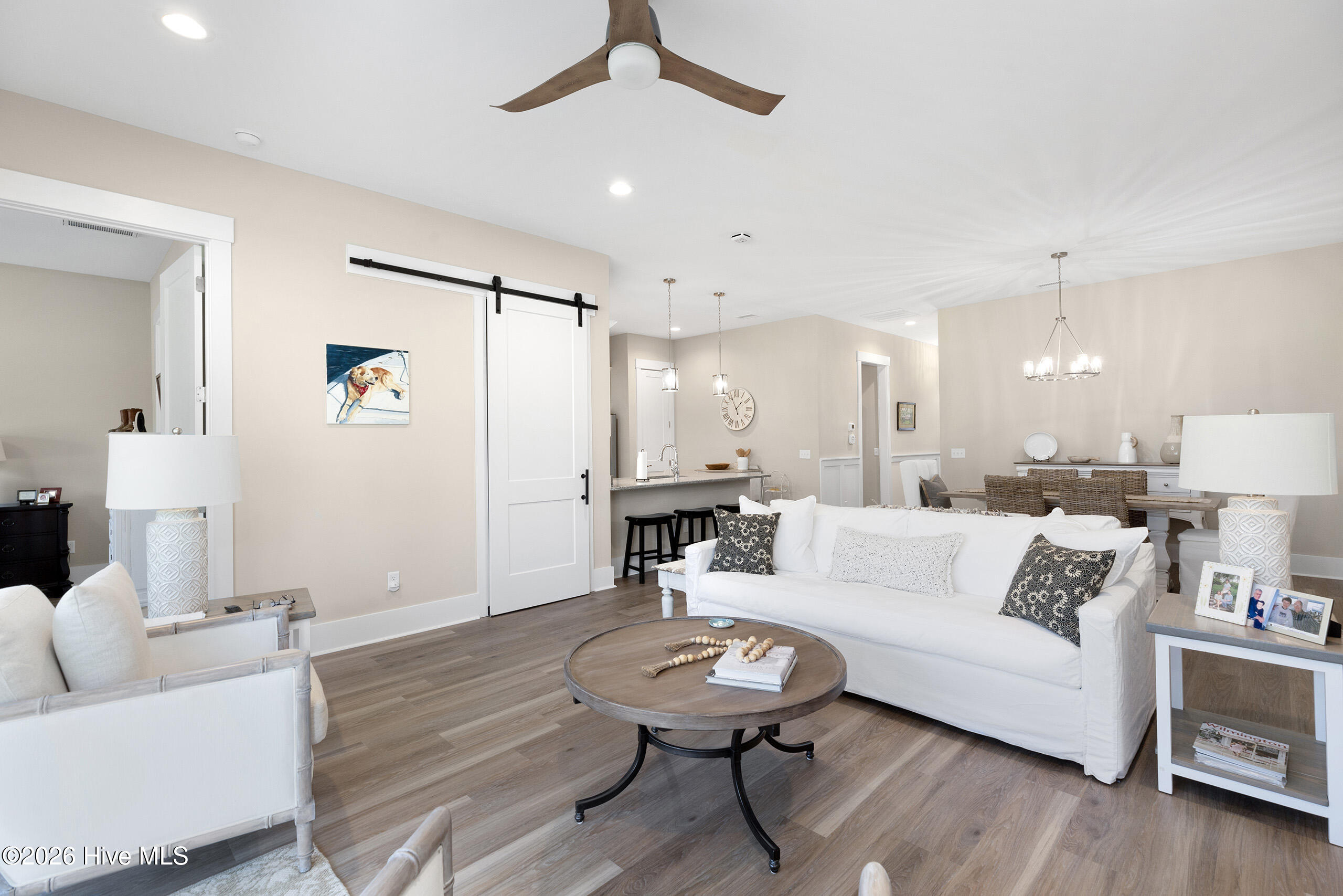 100561954 | Photo 12