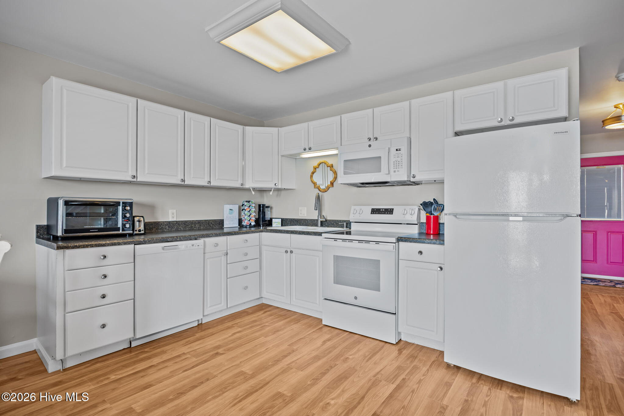 100559652 | Photo 32