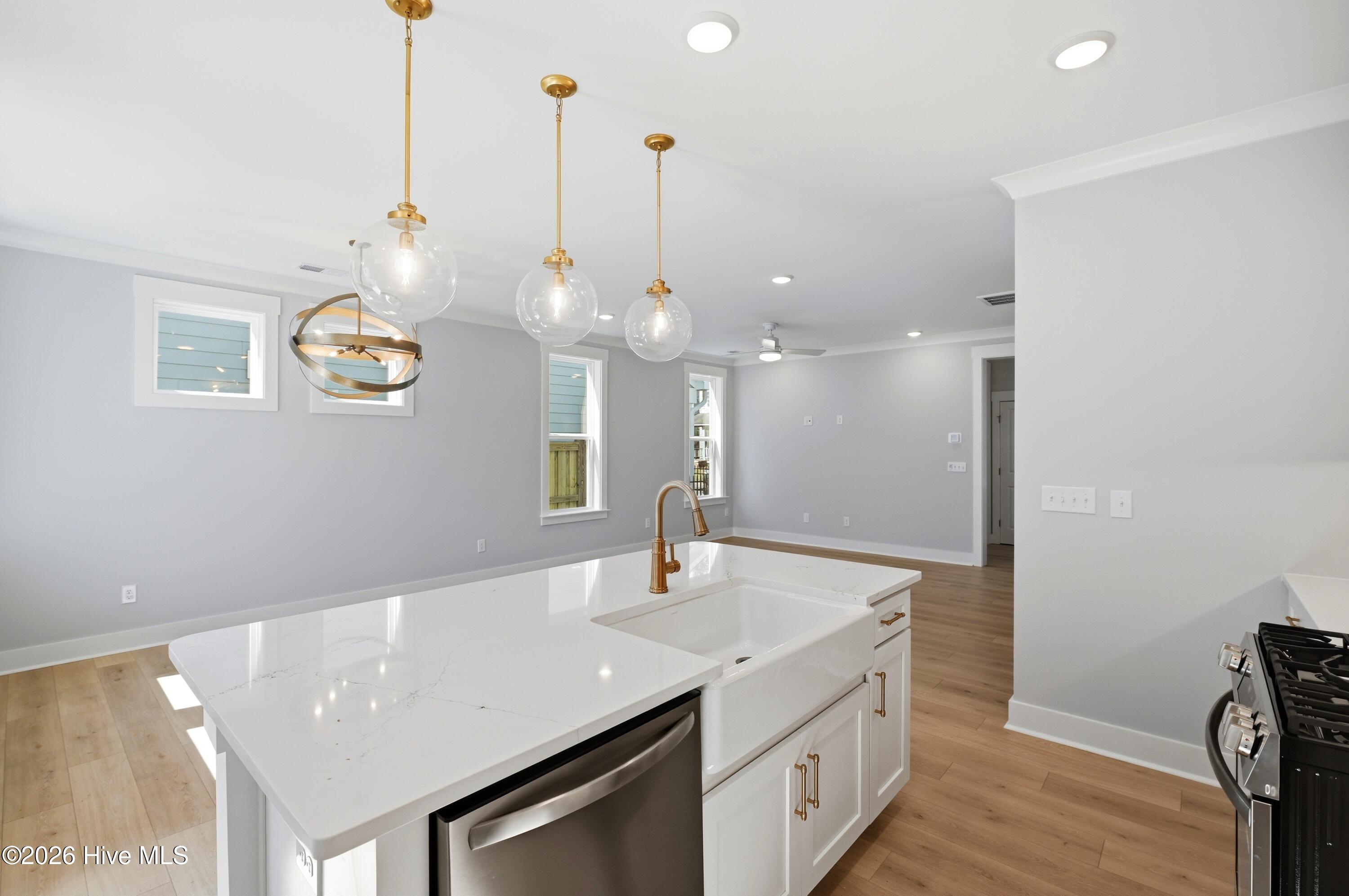 100566798 | Photo 13