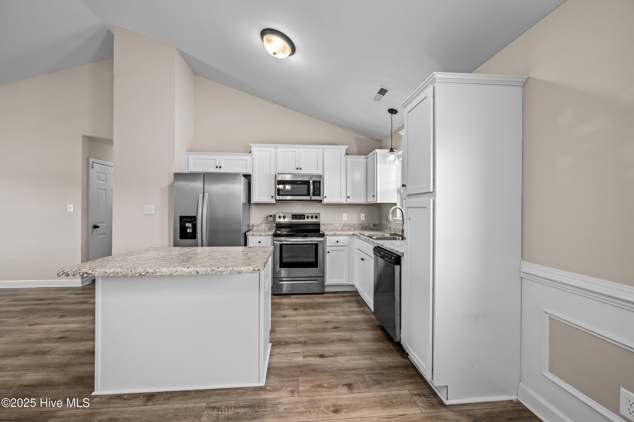 100544958 | Photo 12