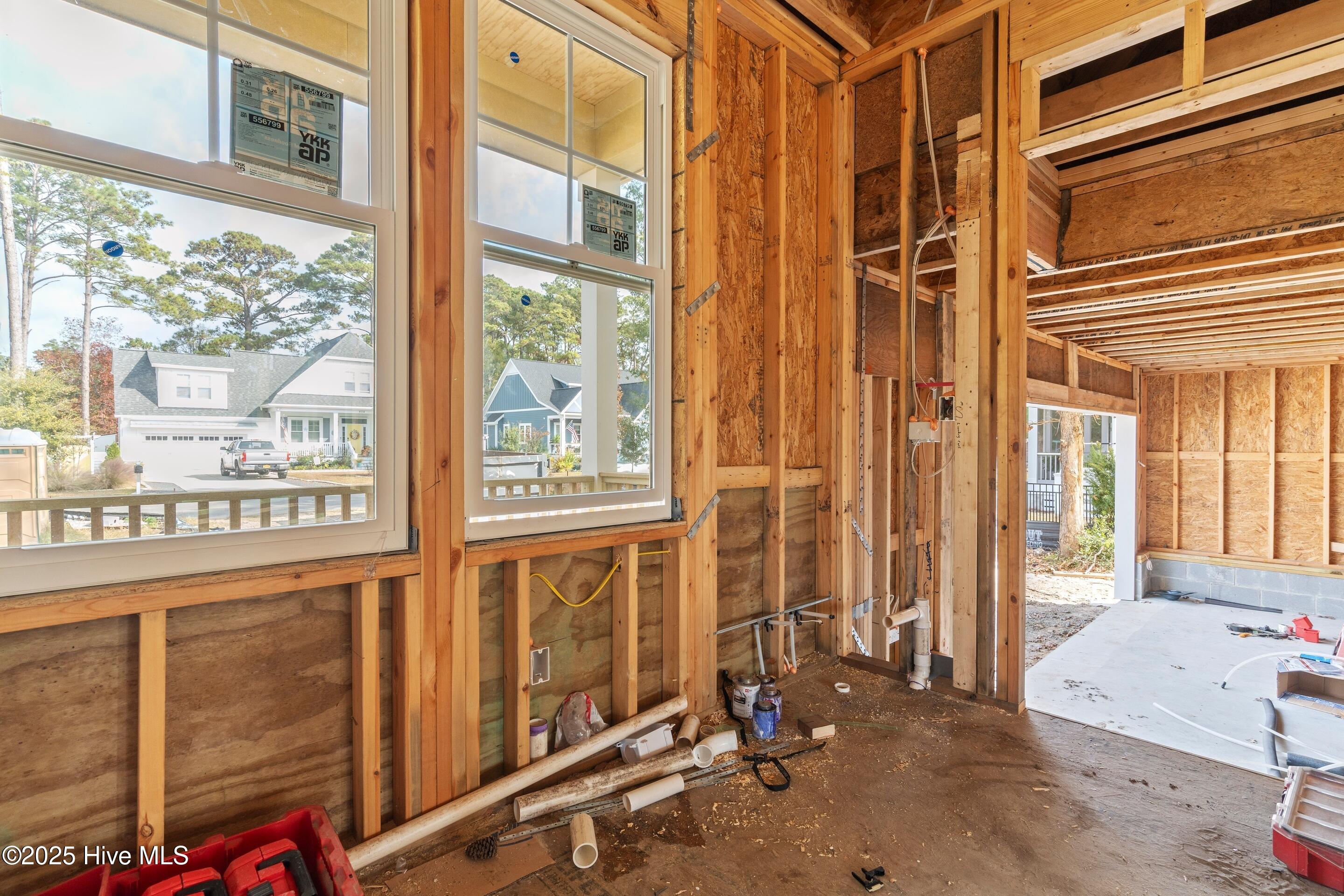 100543069 | Photo 36