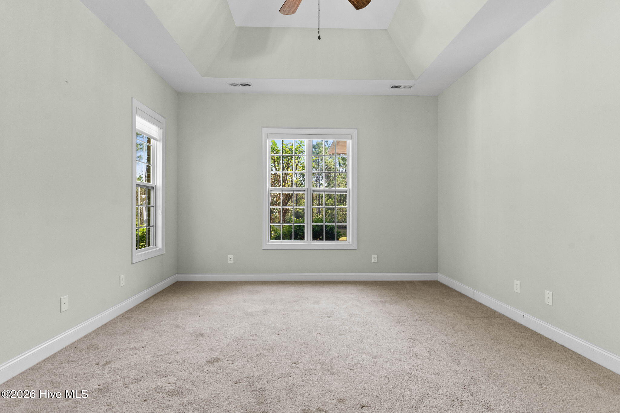 100568005 | Photo 19